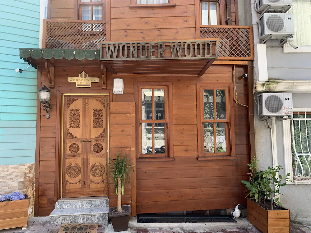 Wonder Wood Hotel