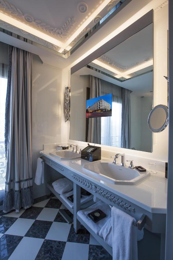 Wyndham Grand Istanbul Kalamis Marina Hotel