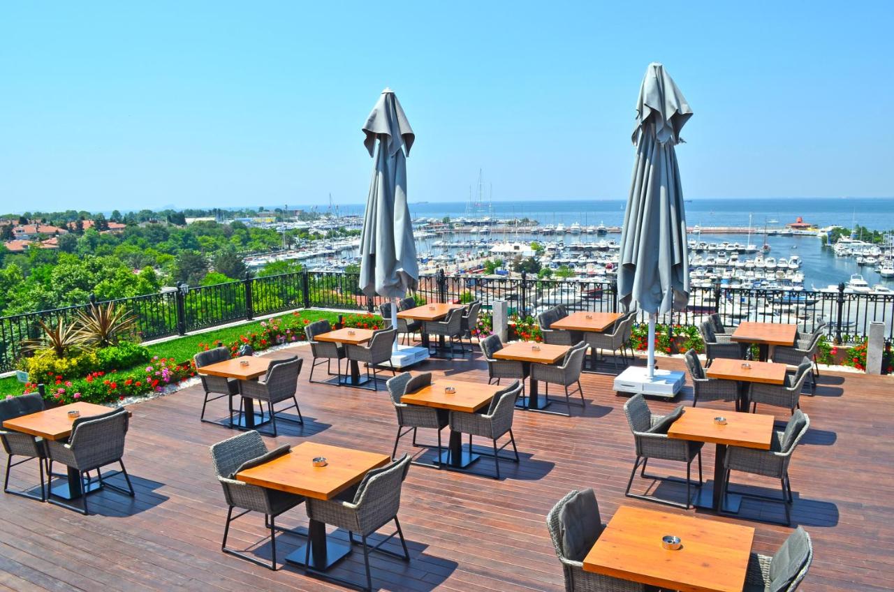 Wyndham Grand Istanbul Kalamis Marina Hotel