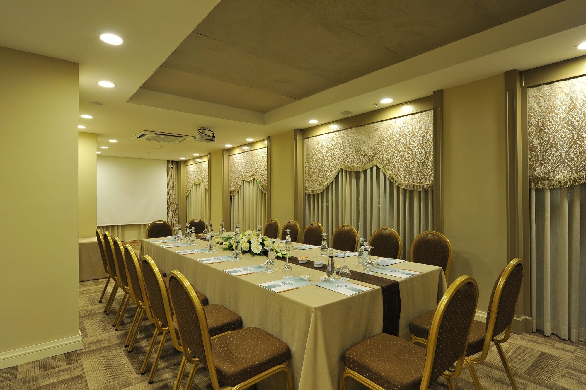 Yasmak Comfort Hotel