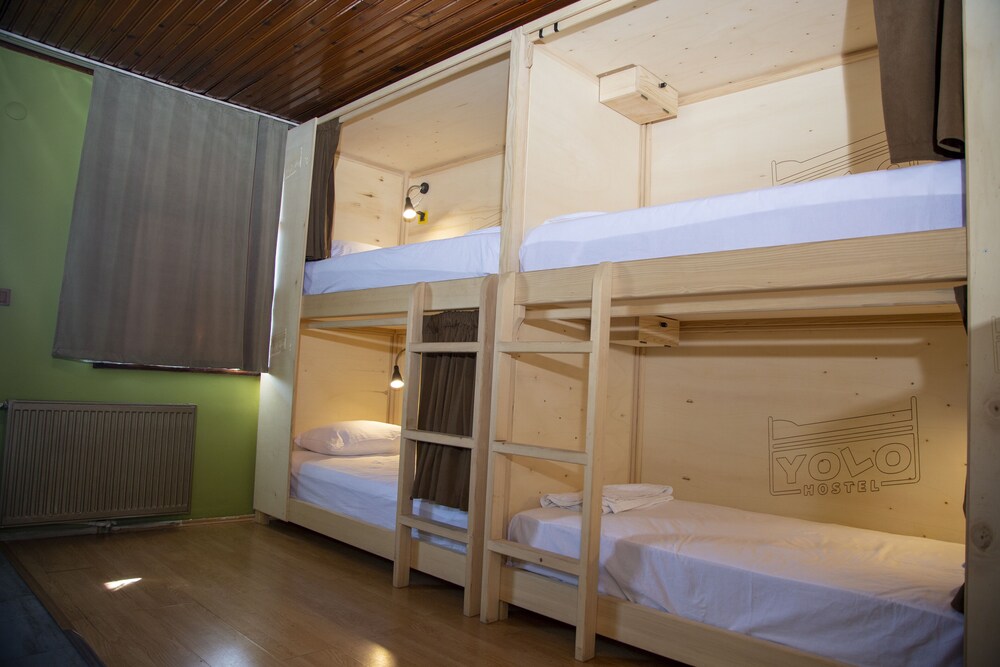 Yolo Hostel