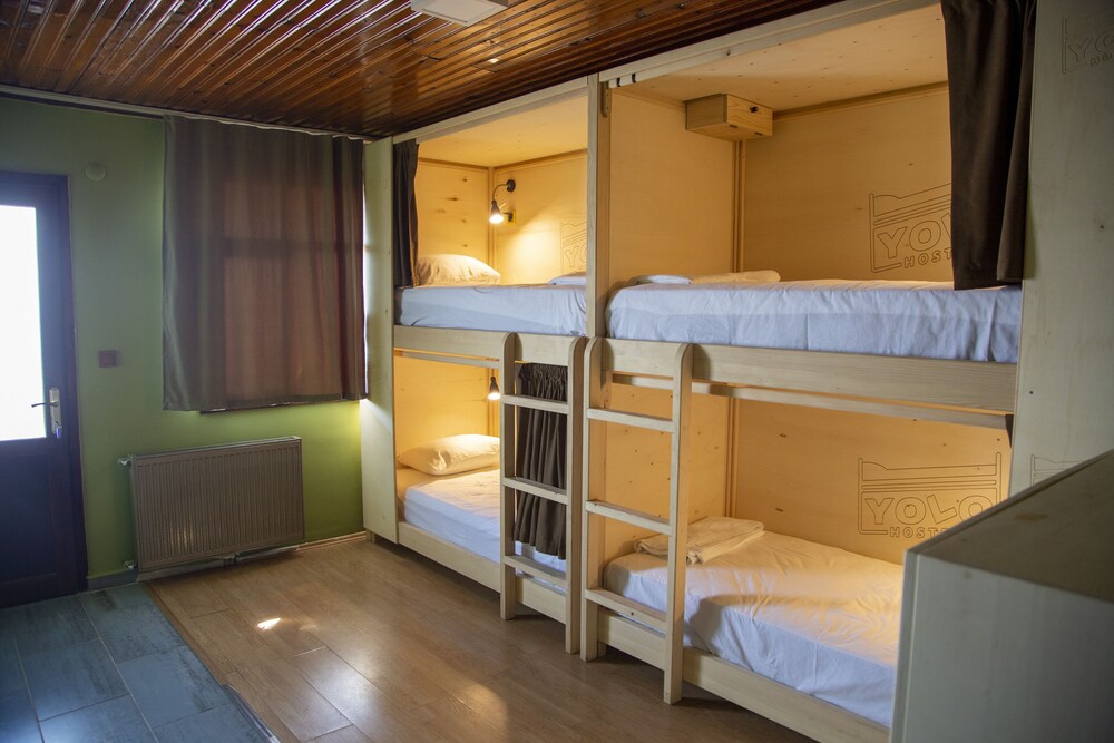 Yolo Hostel
