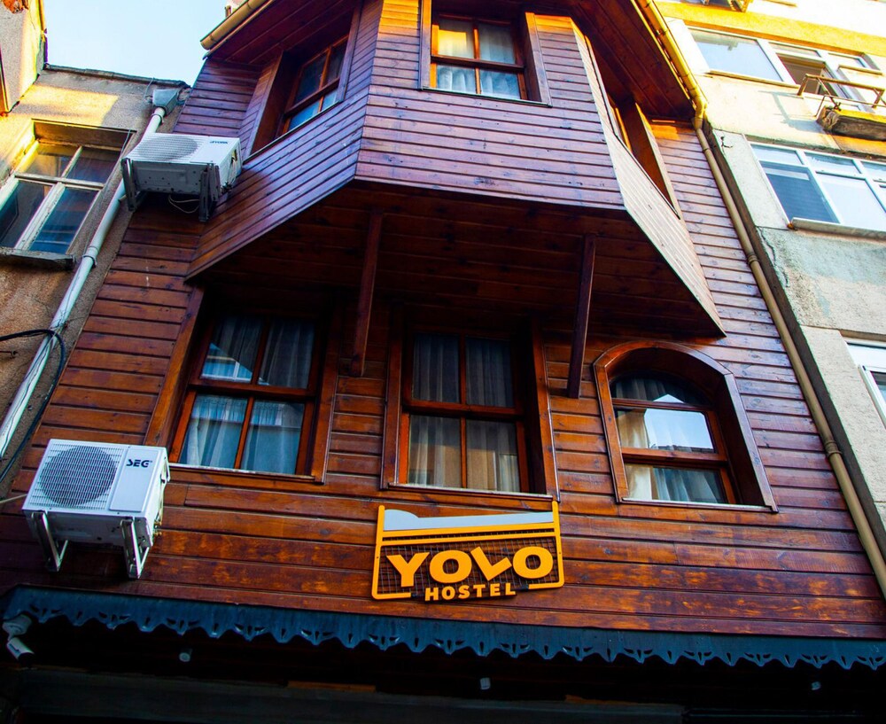 Yolo Hostel