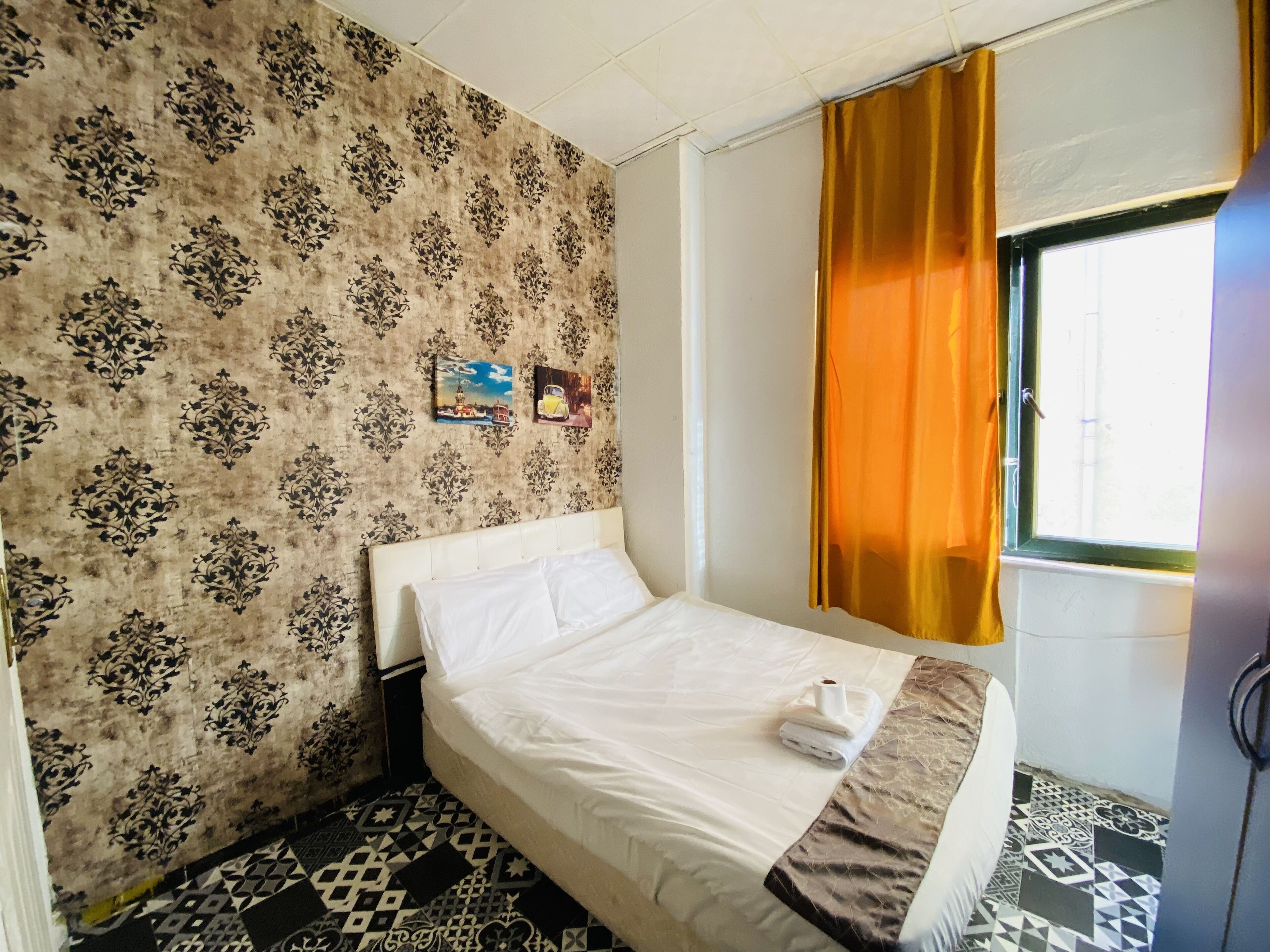 Zeus Convenient Suit Istanbul