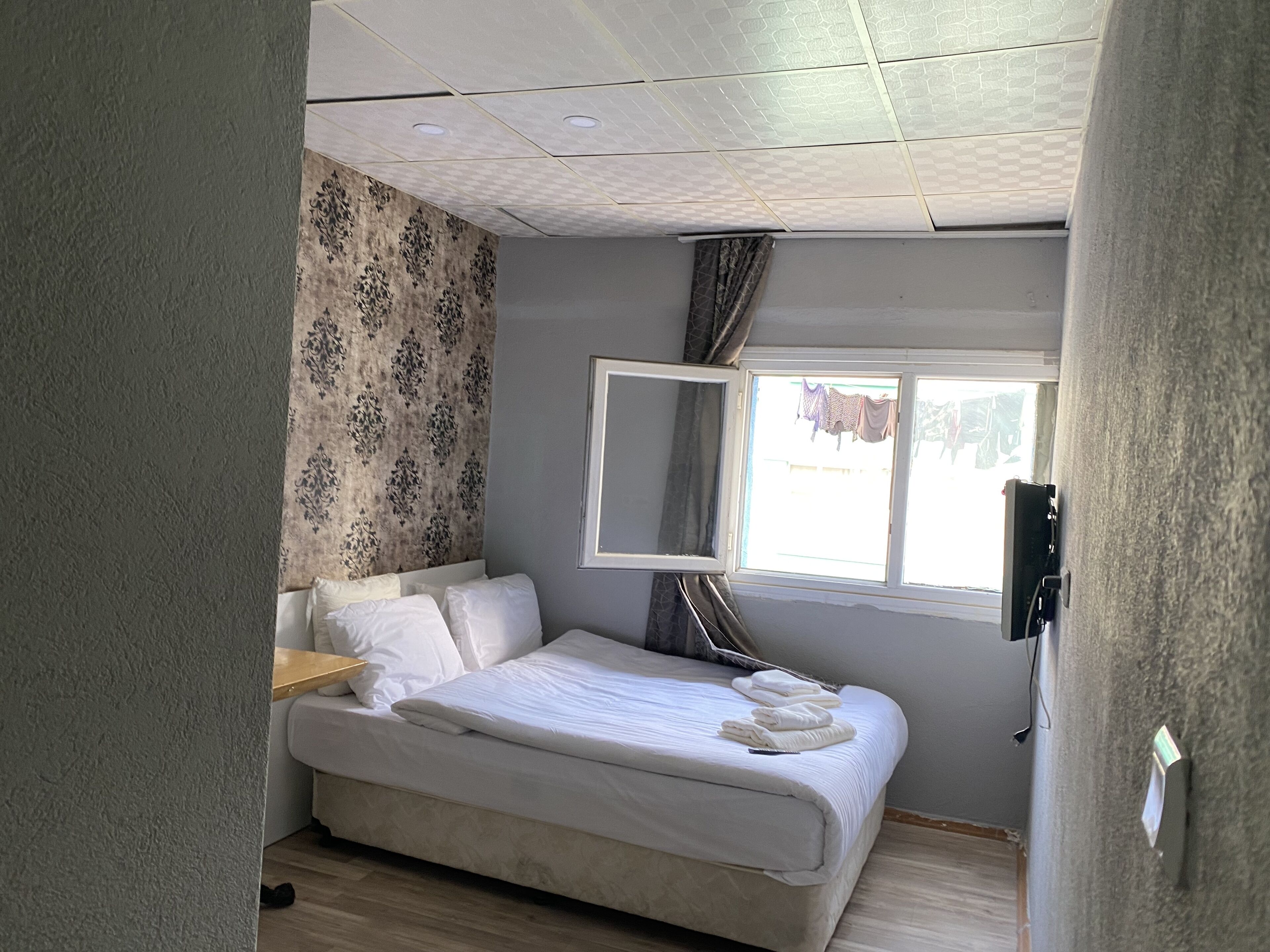 Zeus Convenient Suit Istanbul