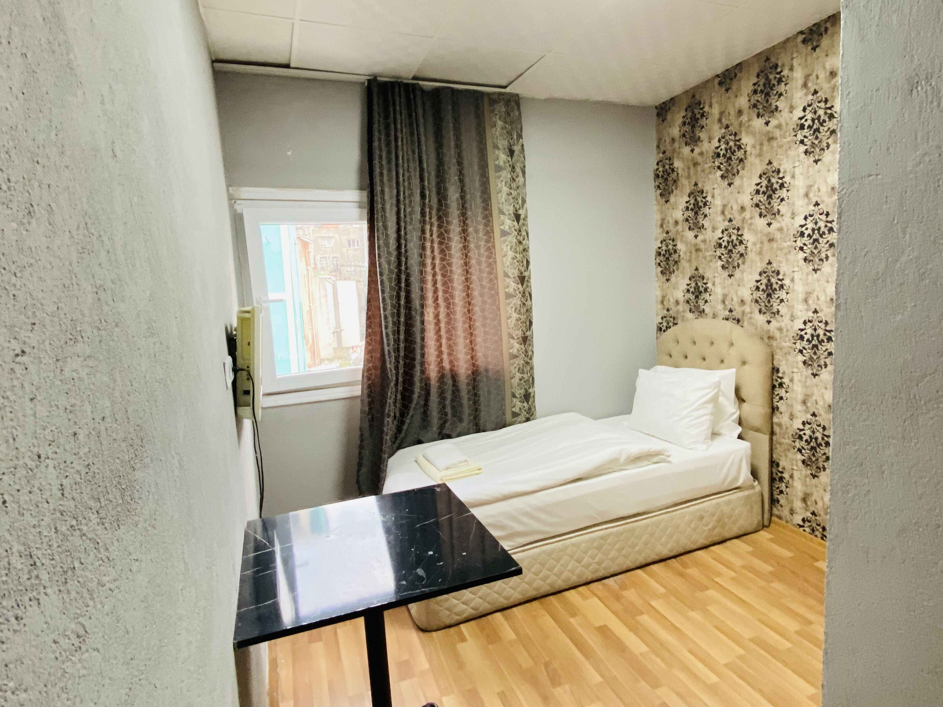 Zeus Convenient Suit Istanbul