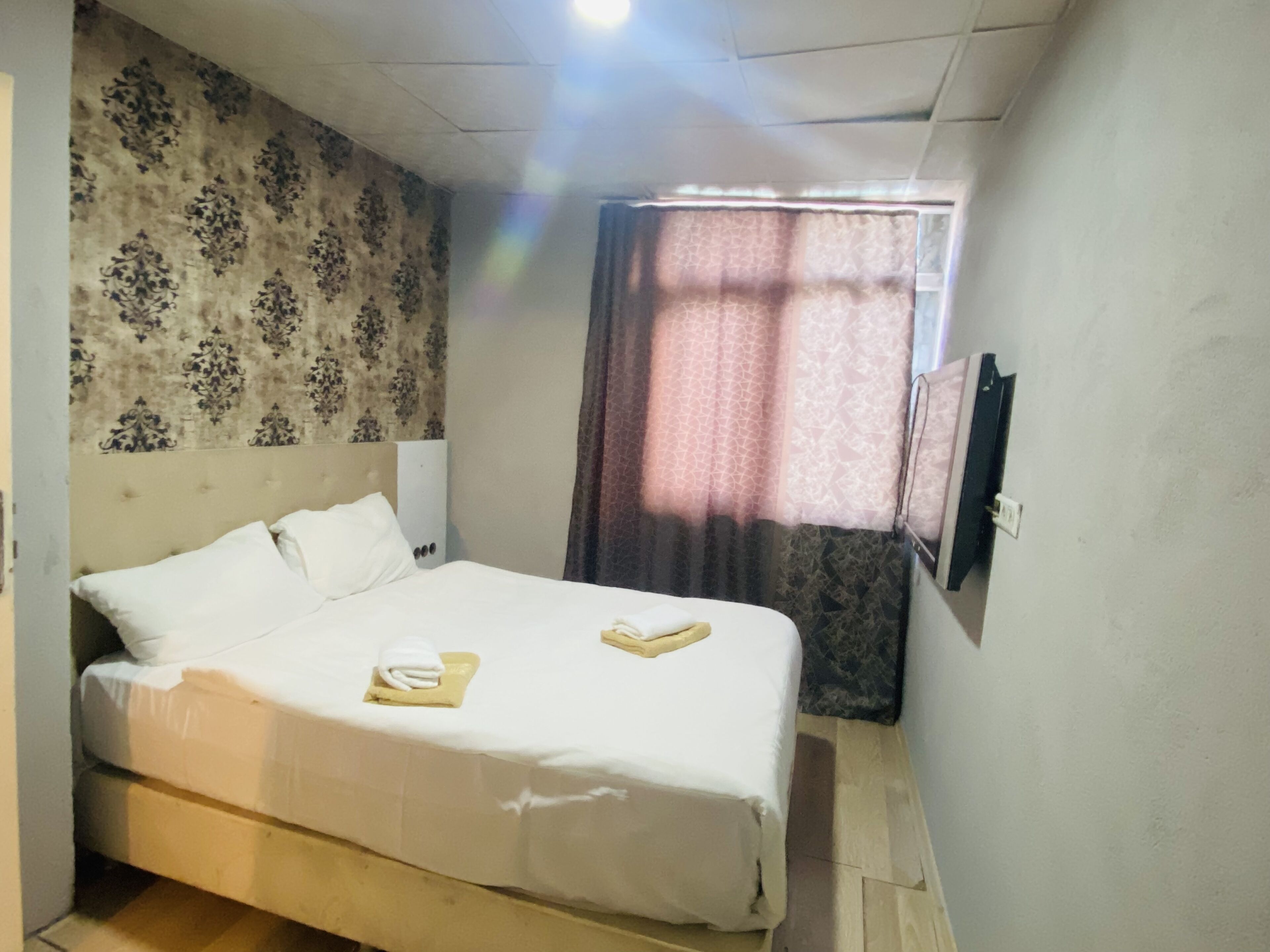 Zeus Convenient Suit Istanbul