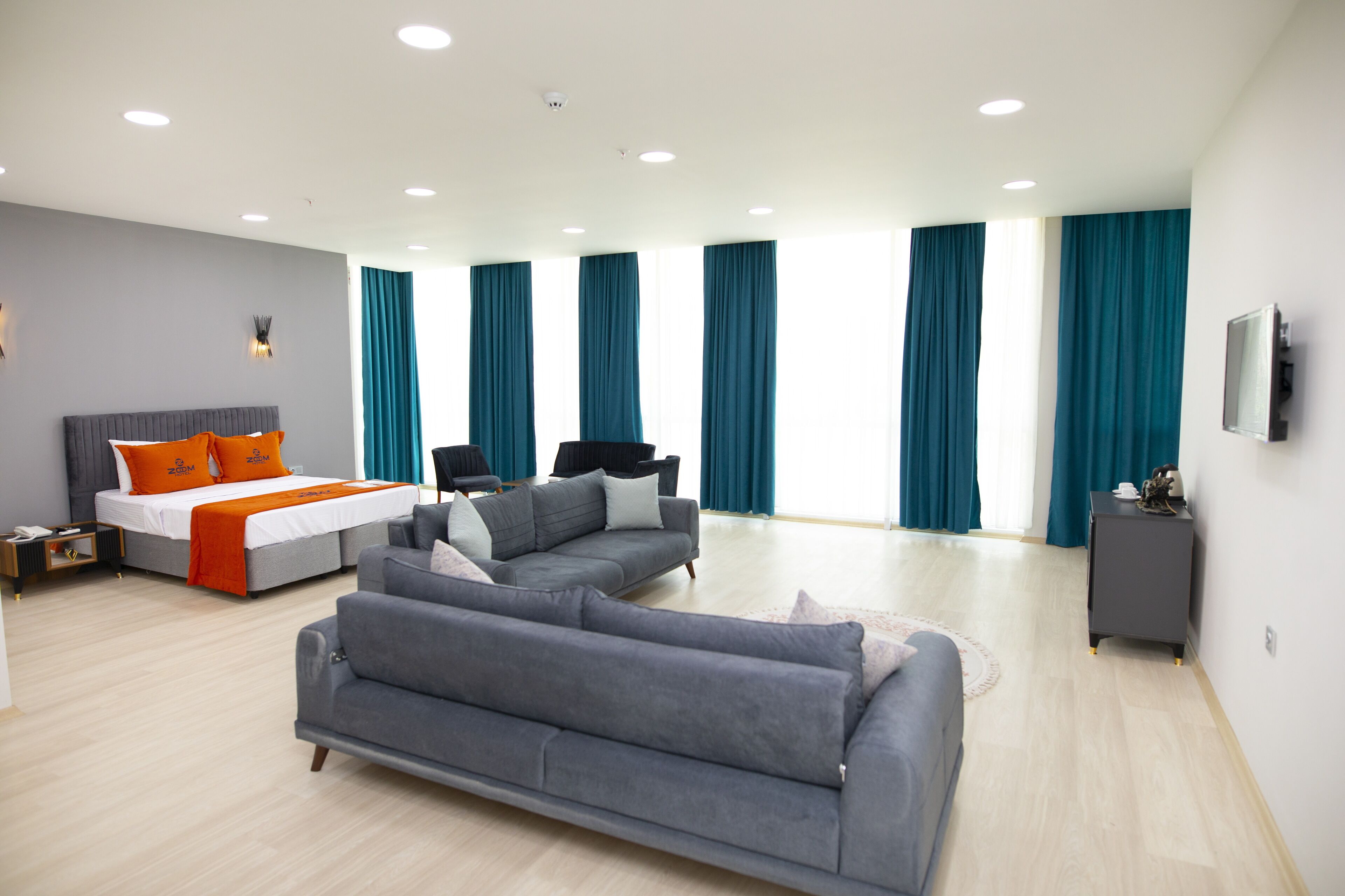 Zoom Hotel