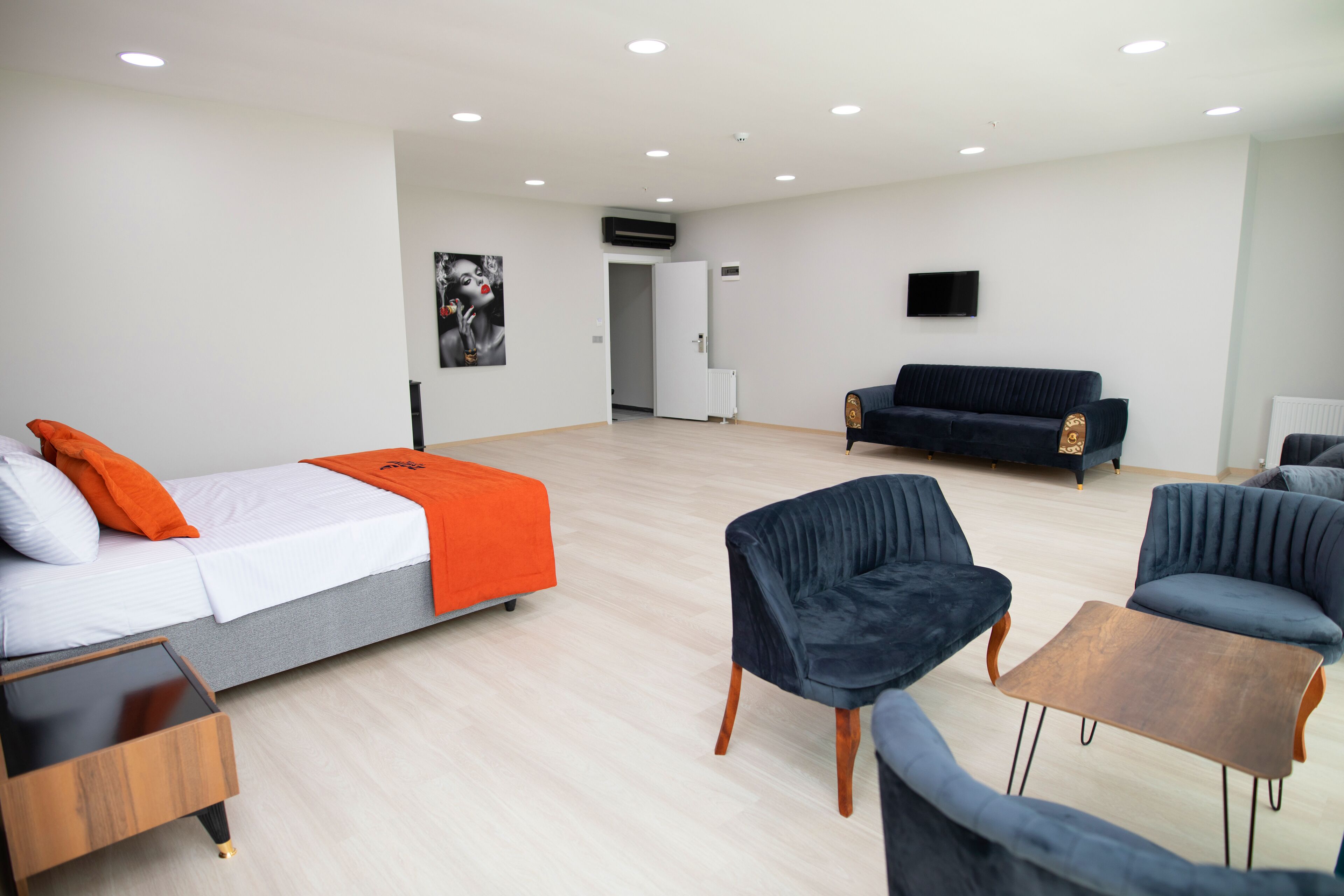 Zoom Hotel
