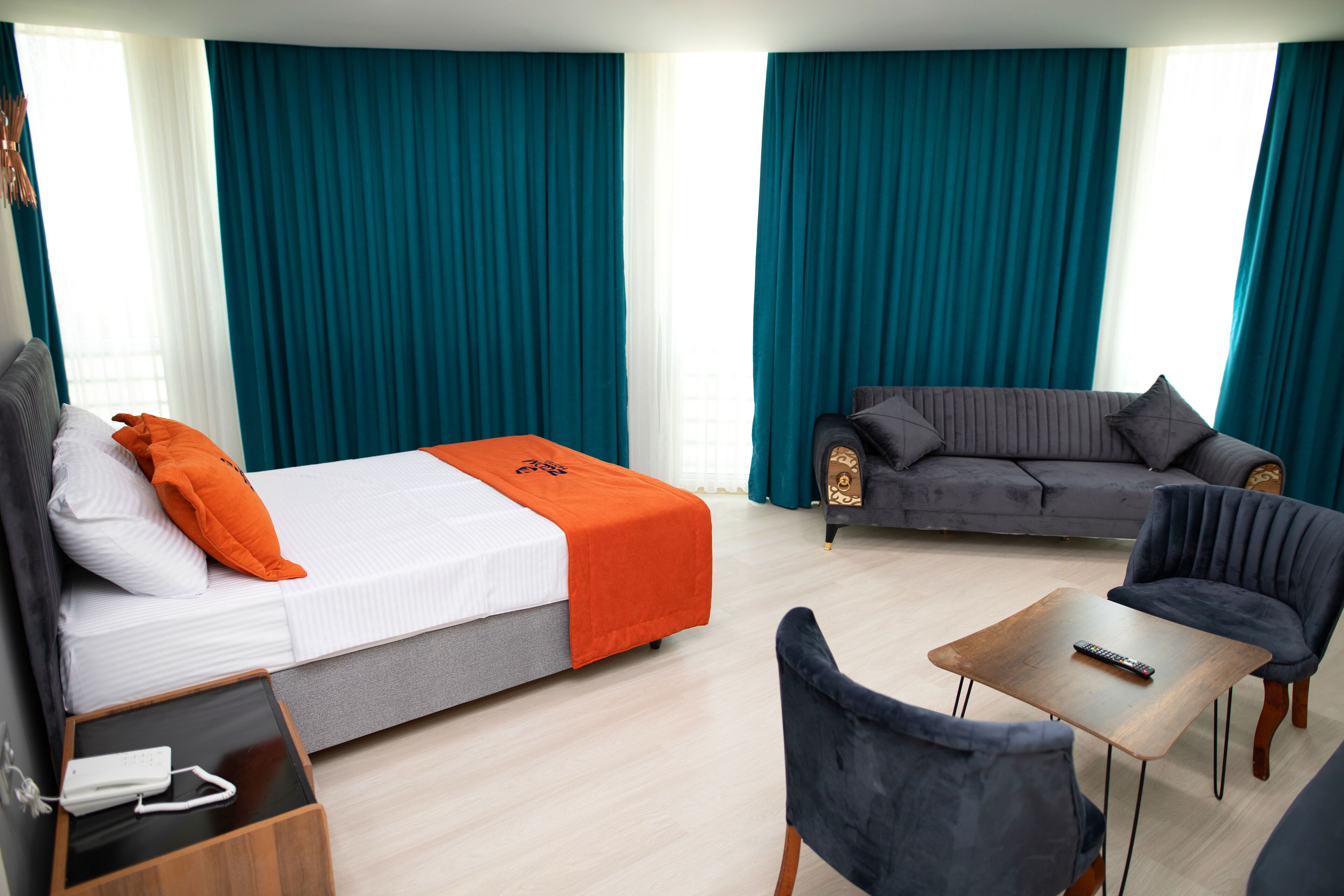 Zoom Hotel