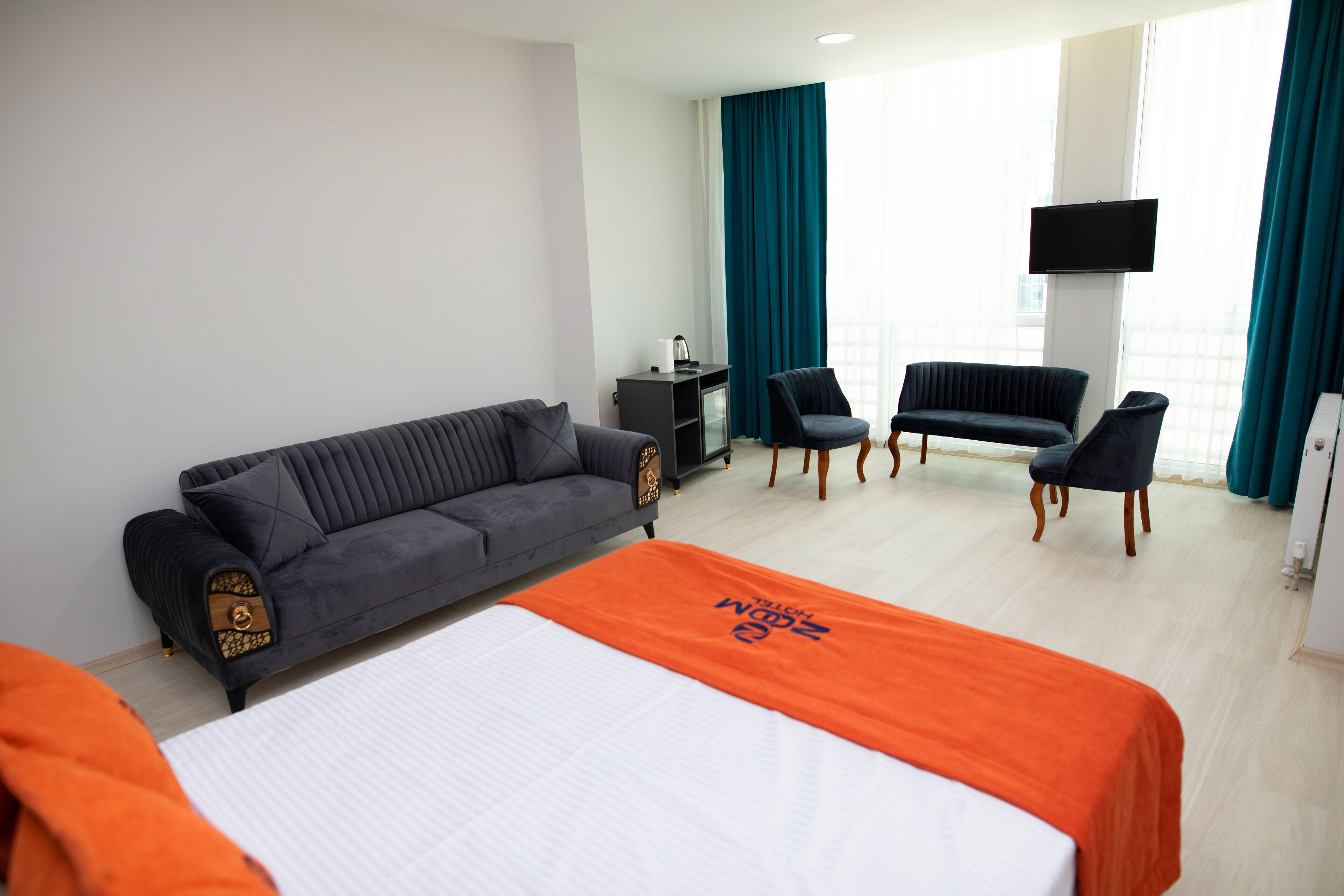 Zoom Hotel