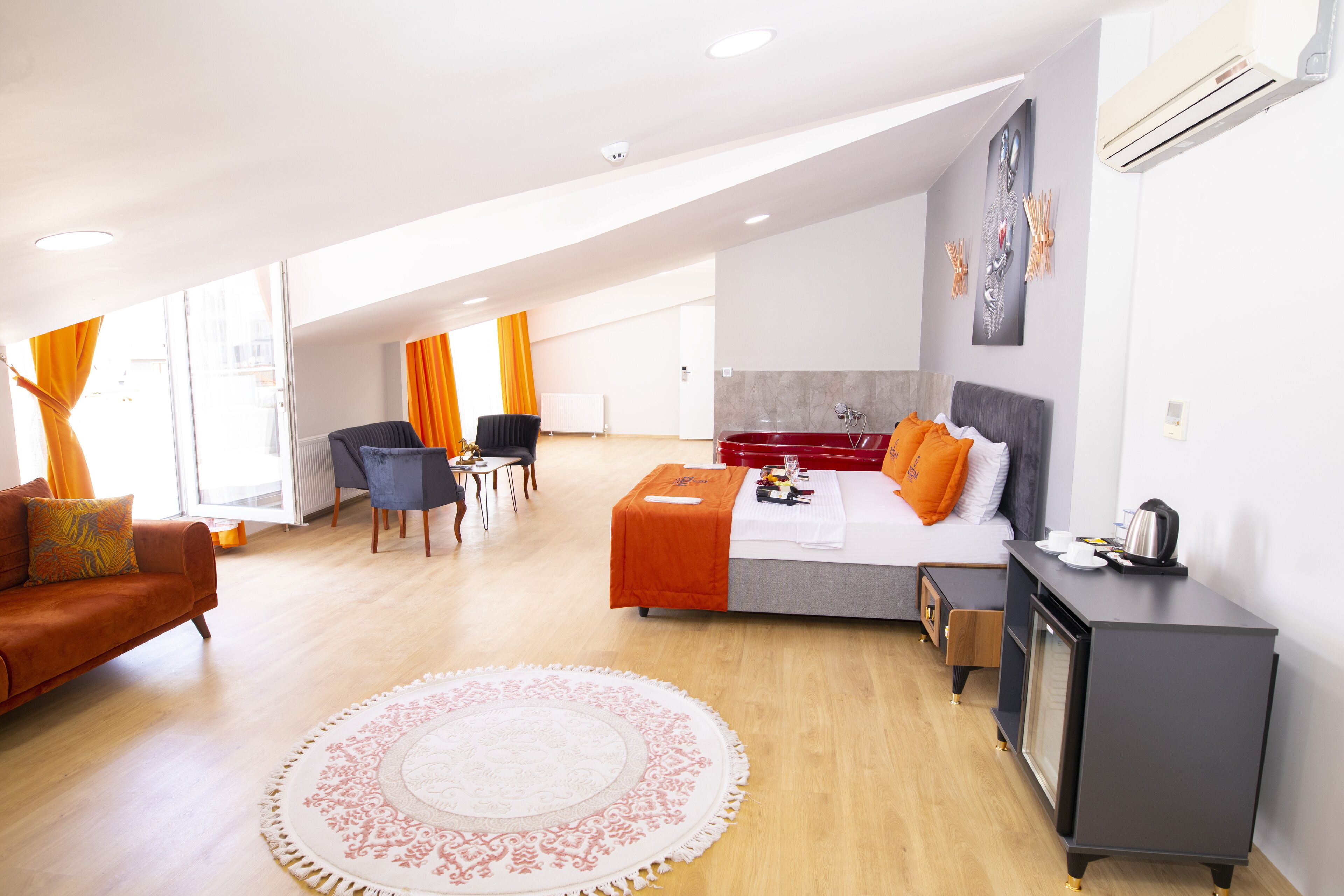 Zoom Hotel