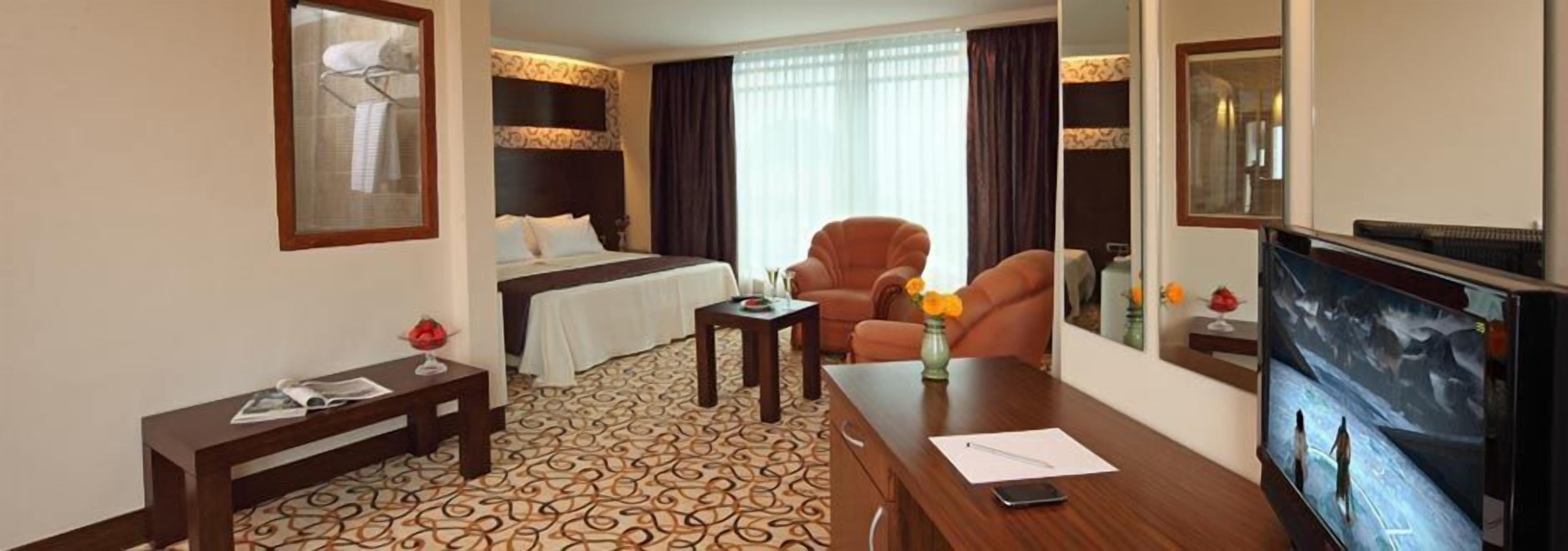 Double Royal Hotel