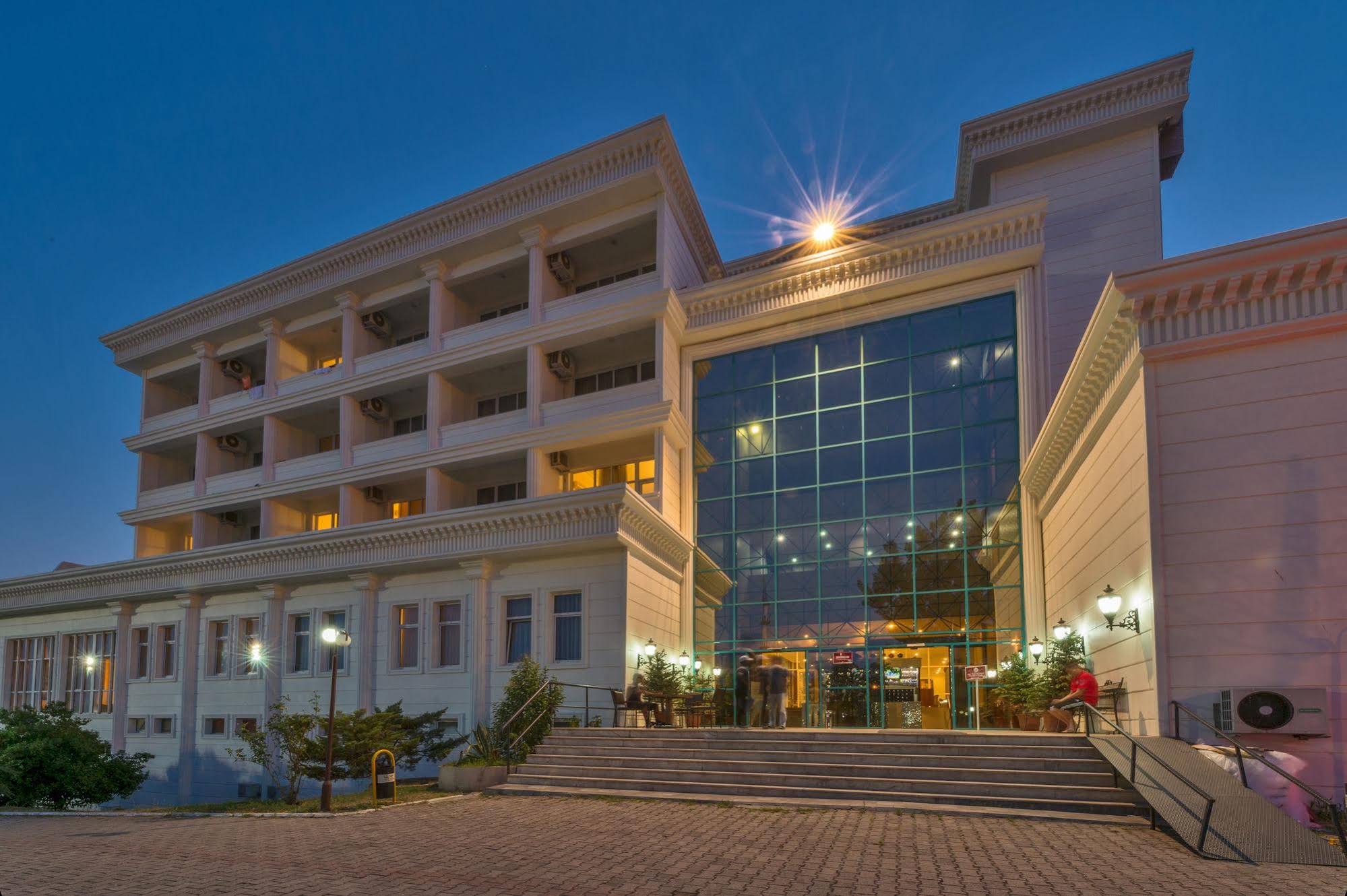 Grand Körfez Hotel