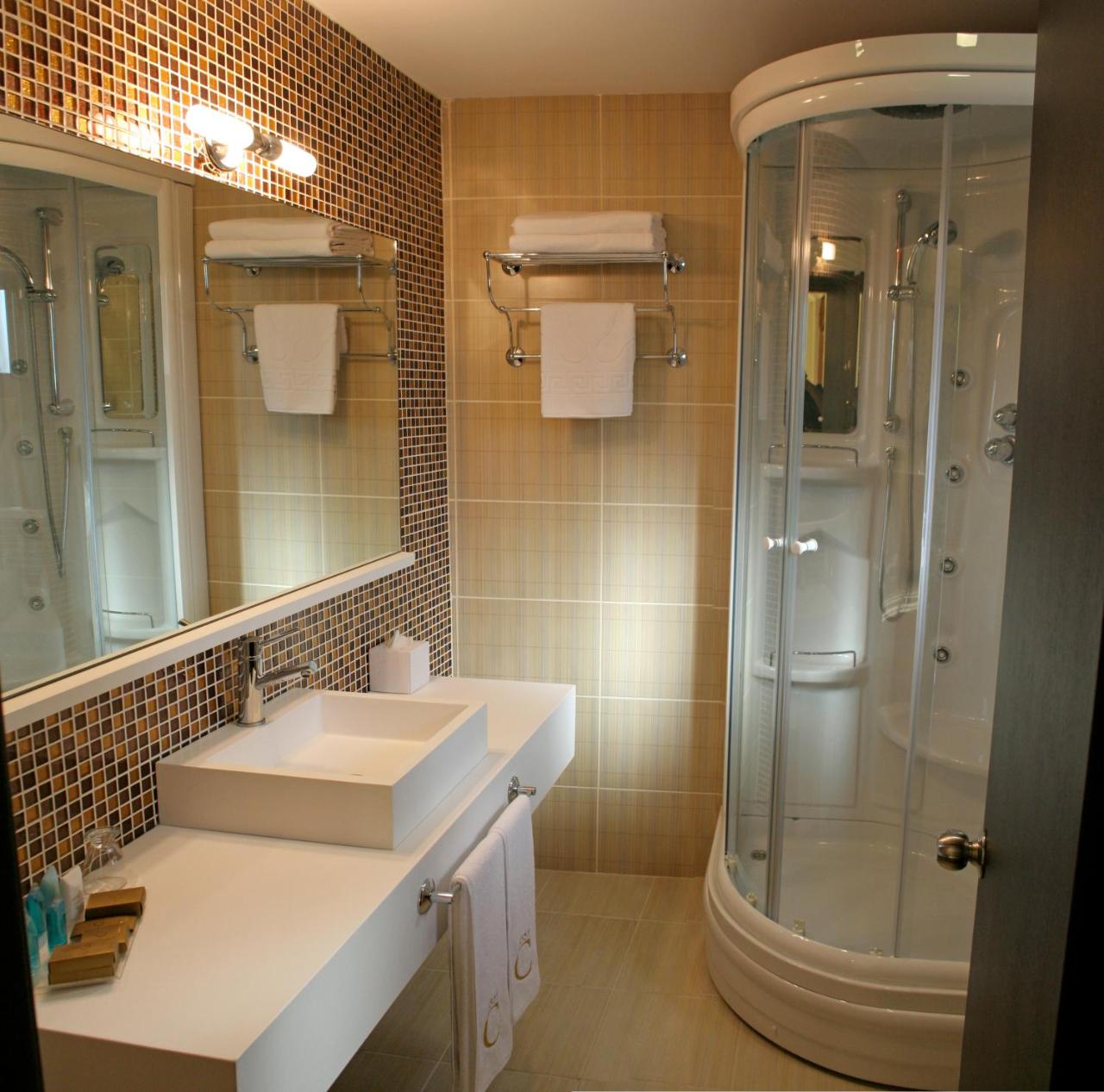 Ener Old Castle Resort Hotel