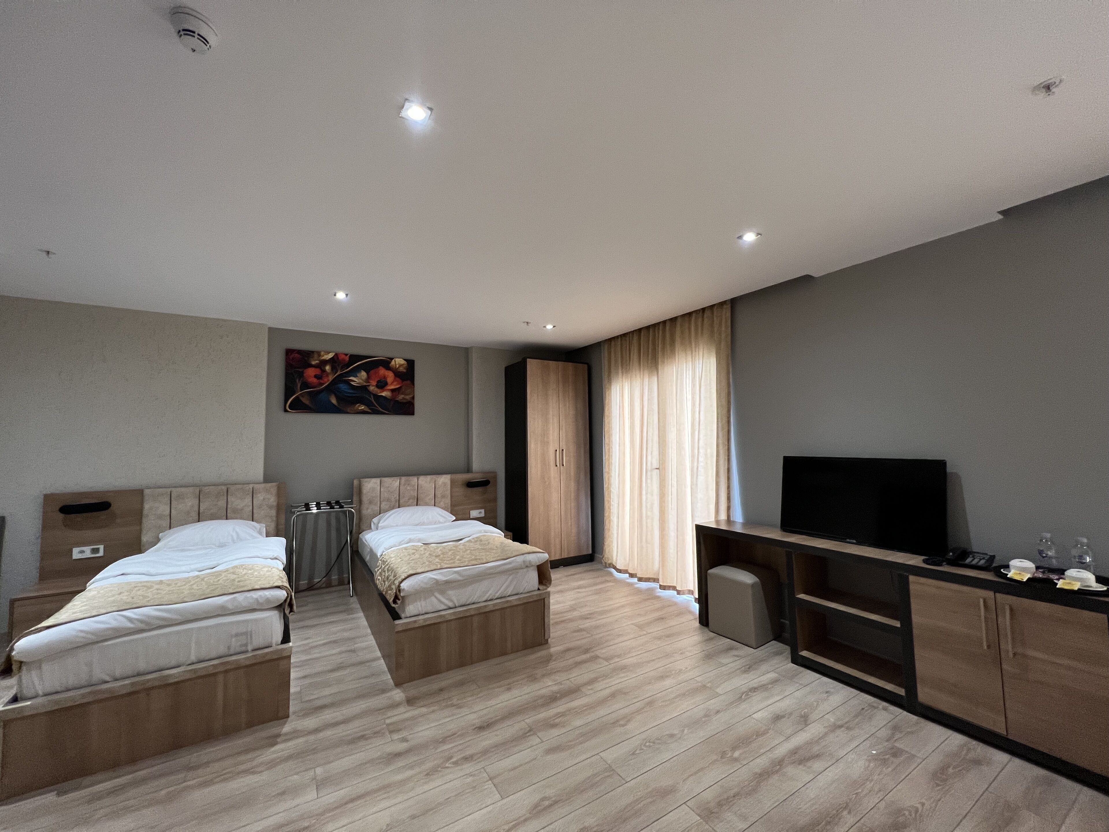 Inn Port Hotel