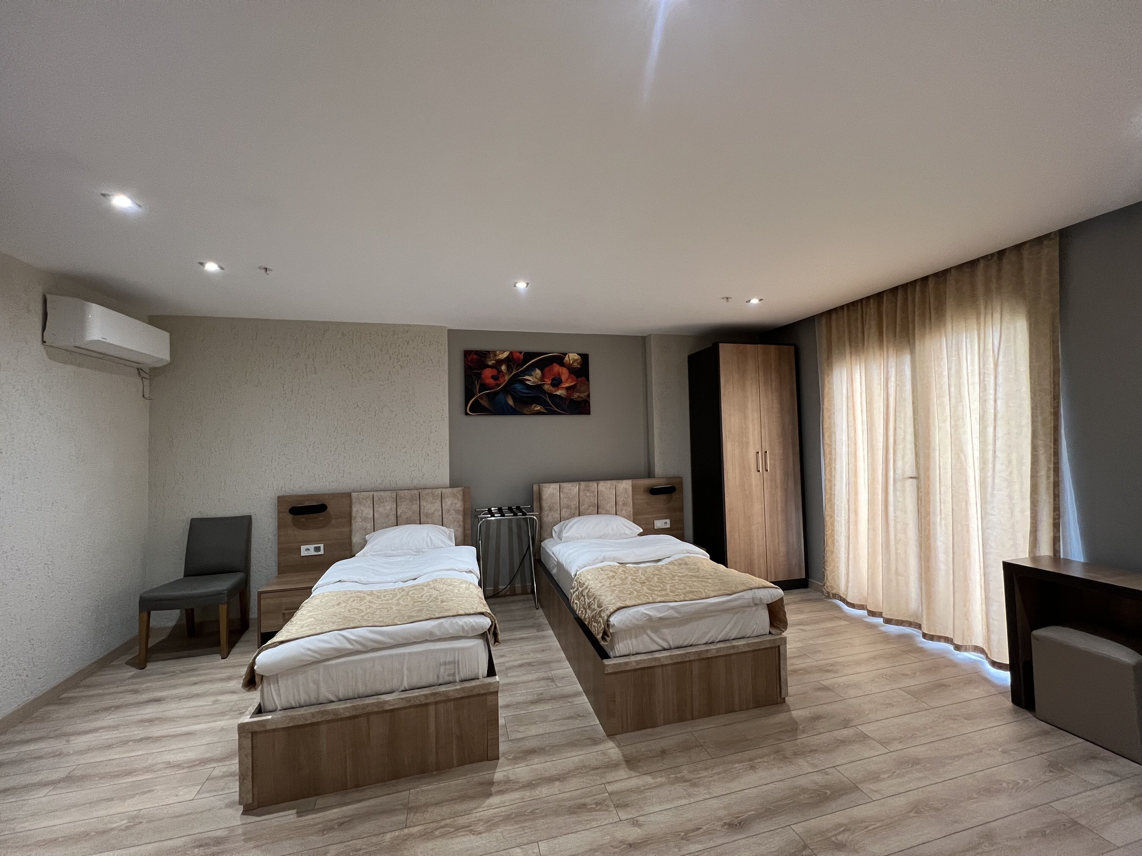 Inn Port Hotel
