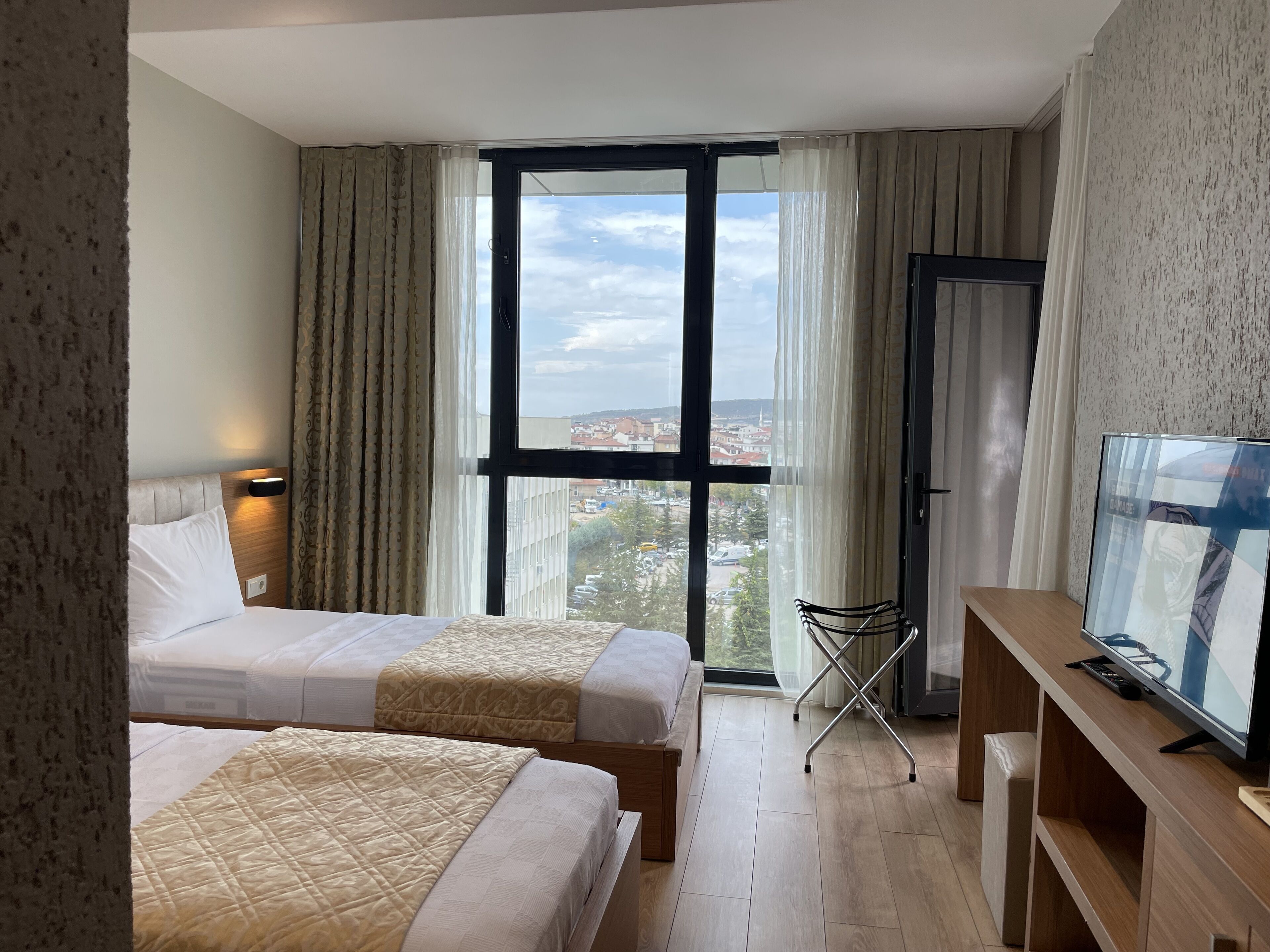 Inn Port Hotel