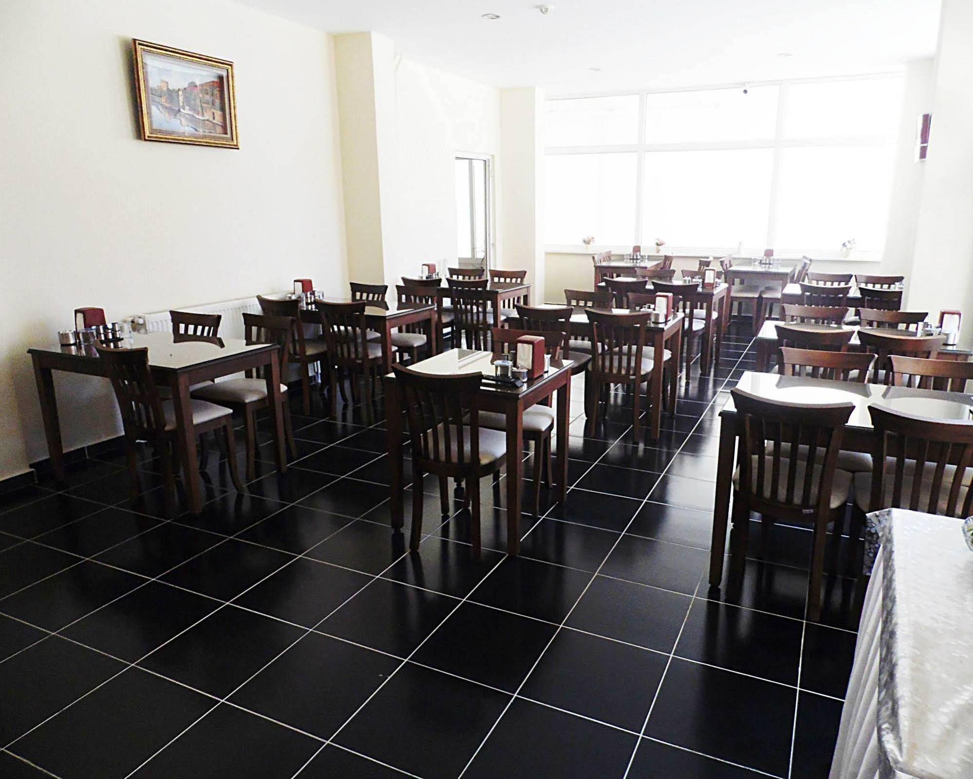 Saral Hotel