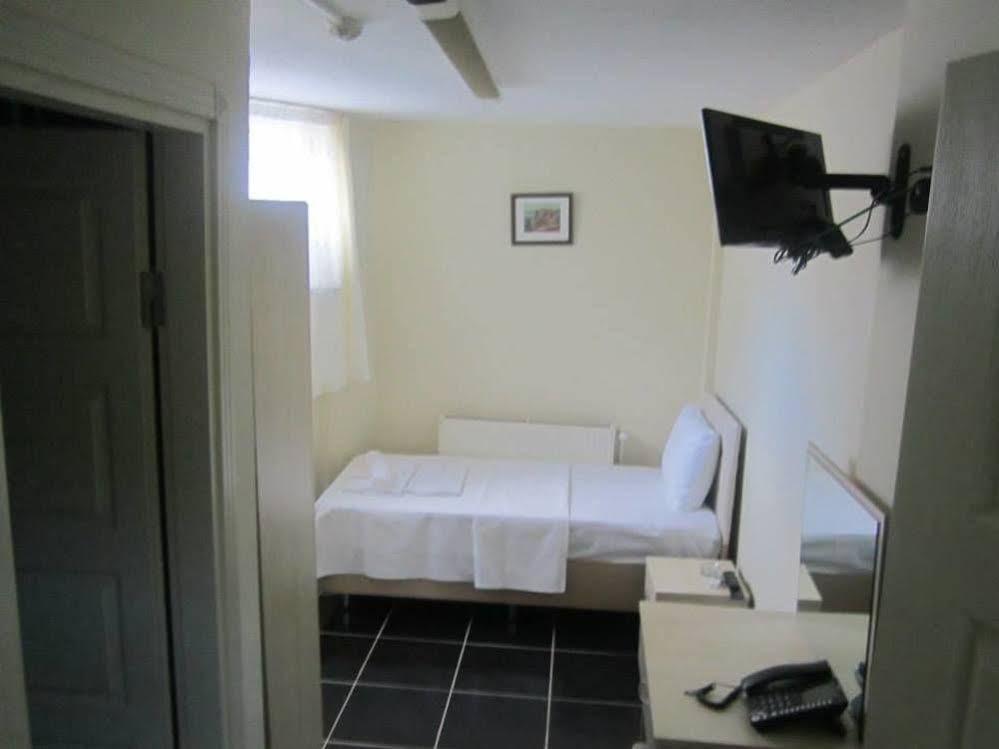 Saral Hotel