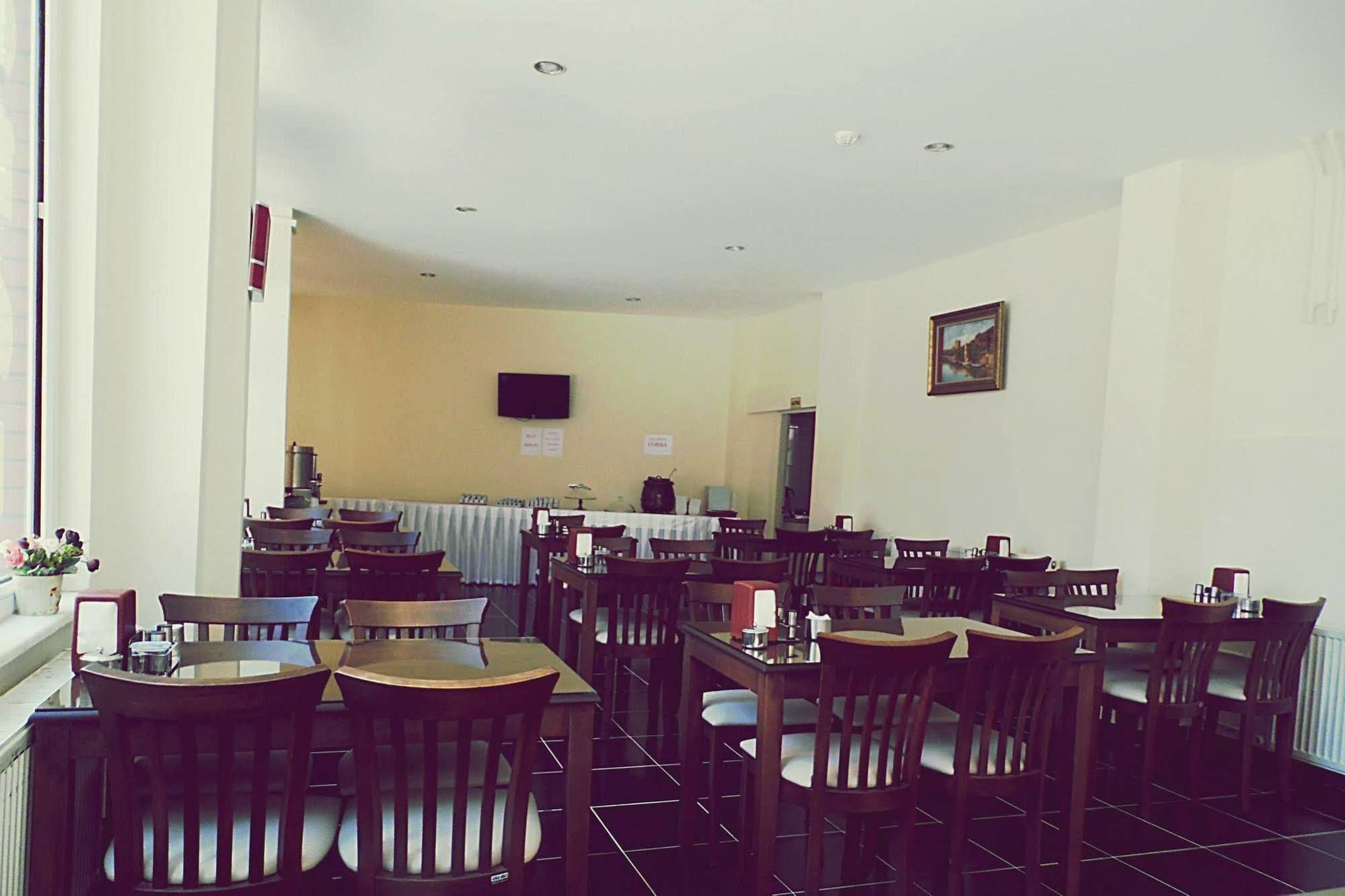 Saral Hotel
