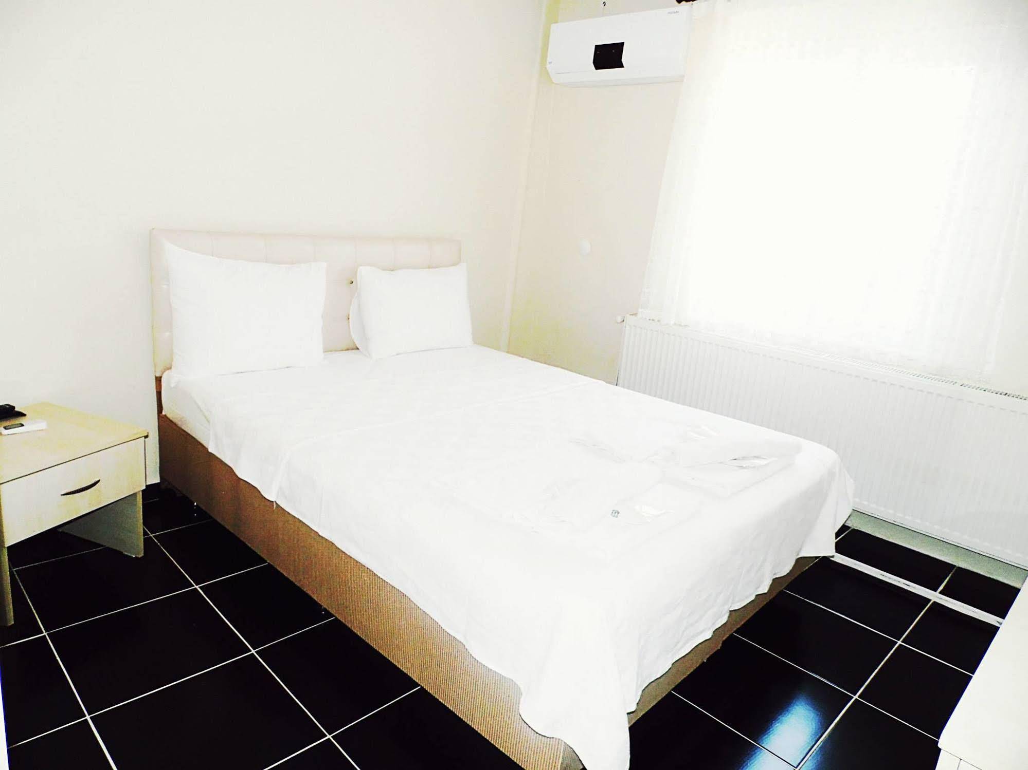 Saral Hotel