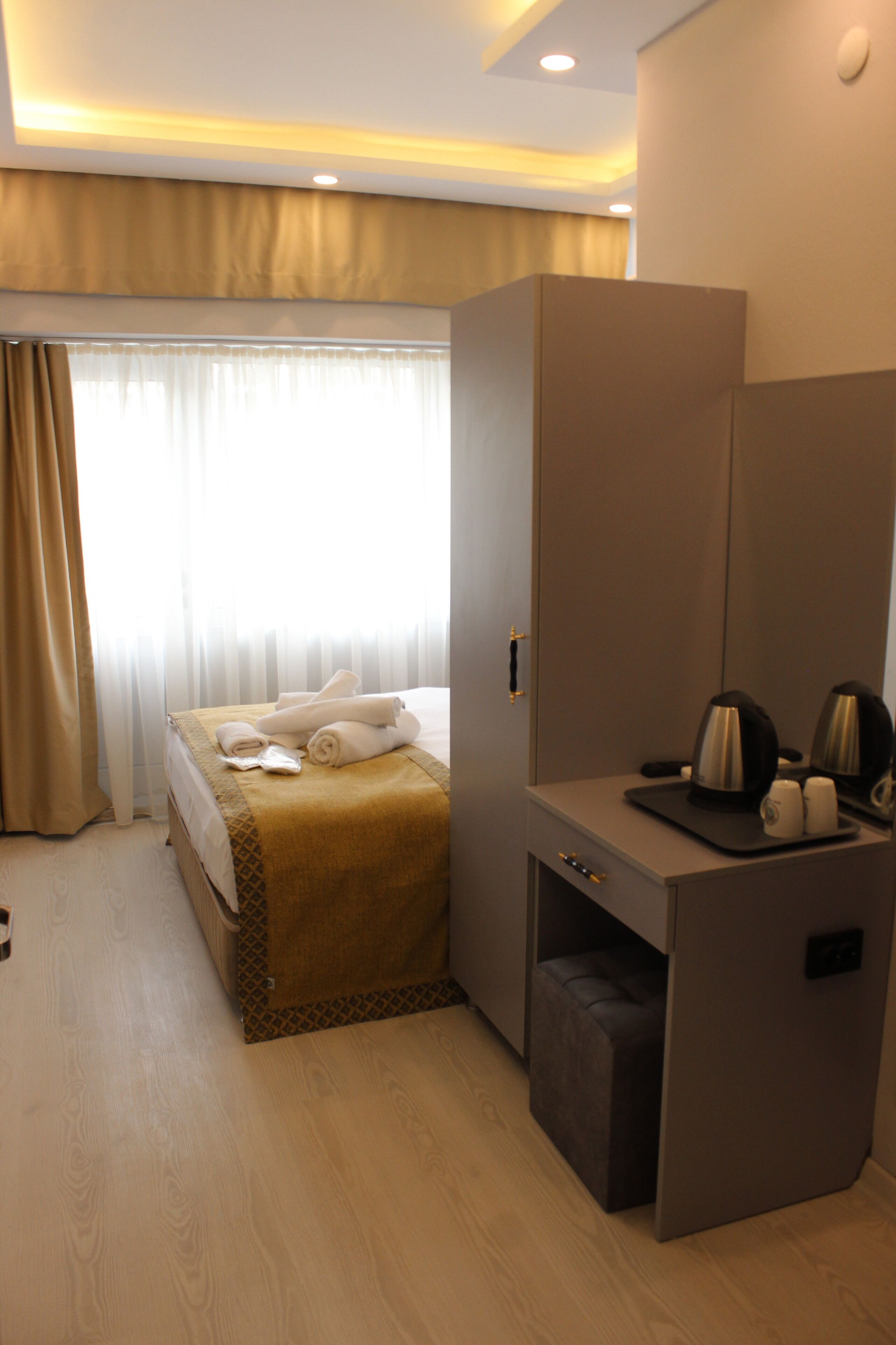 Class Hotel