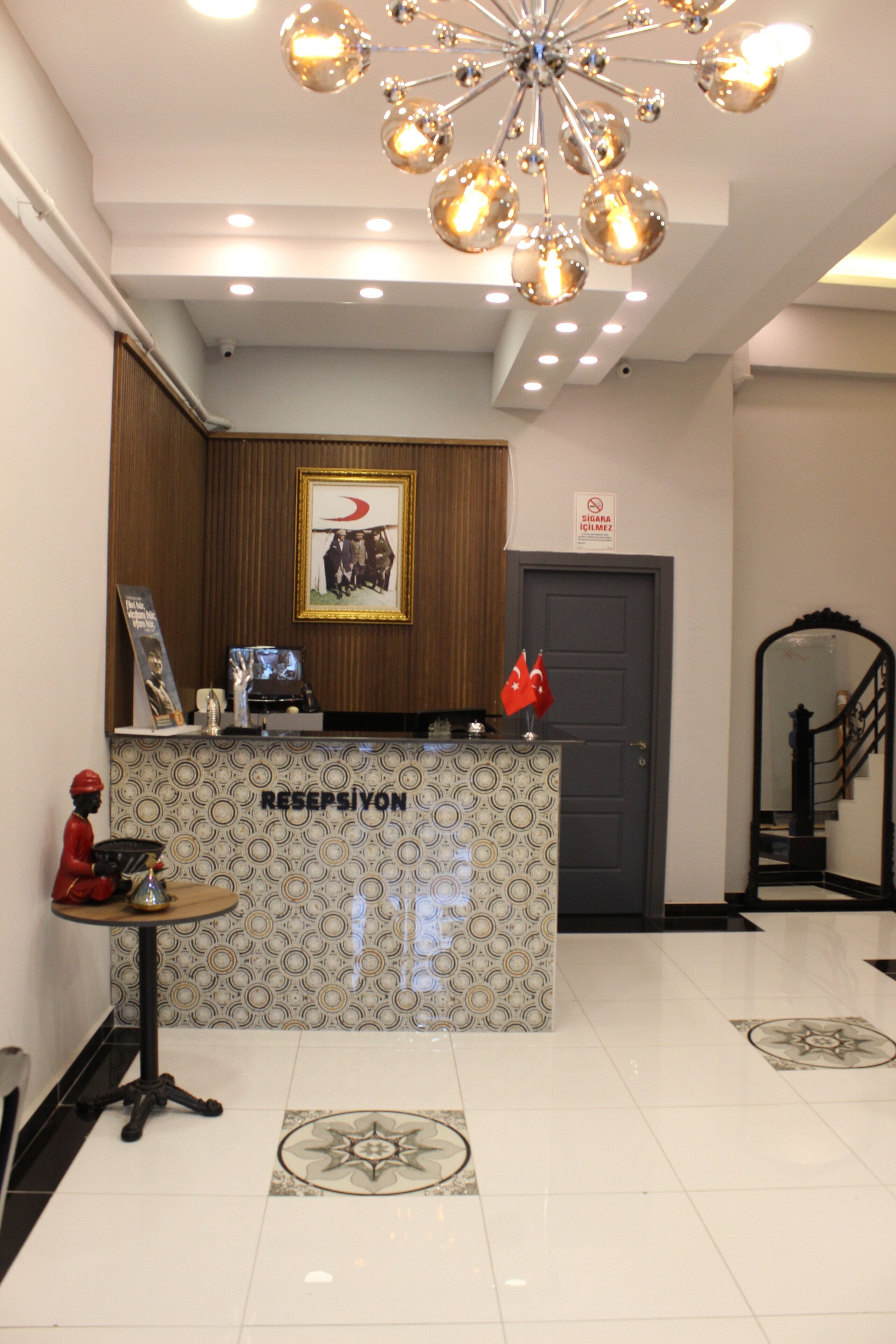 Class Hotel
