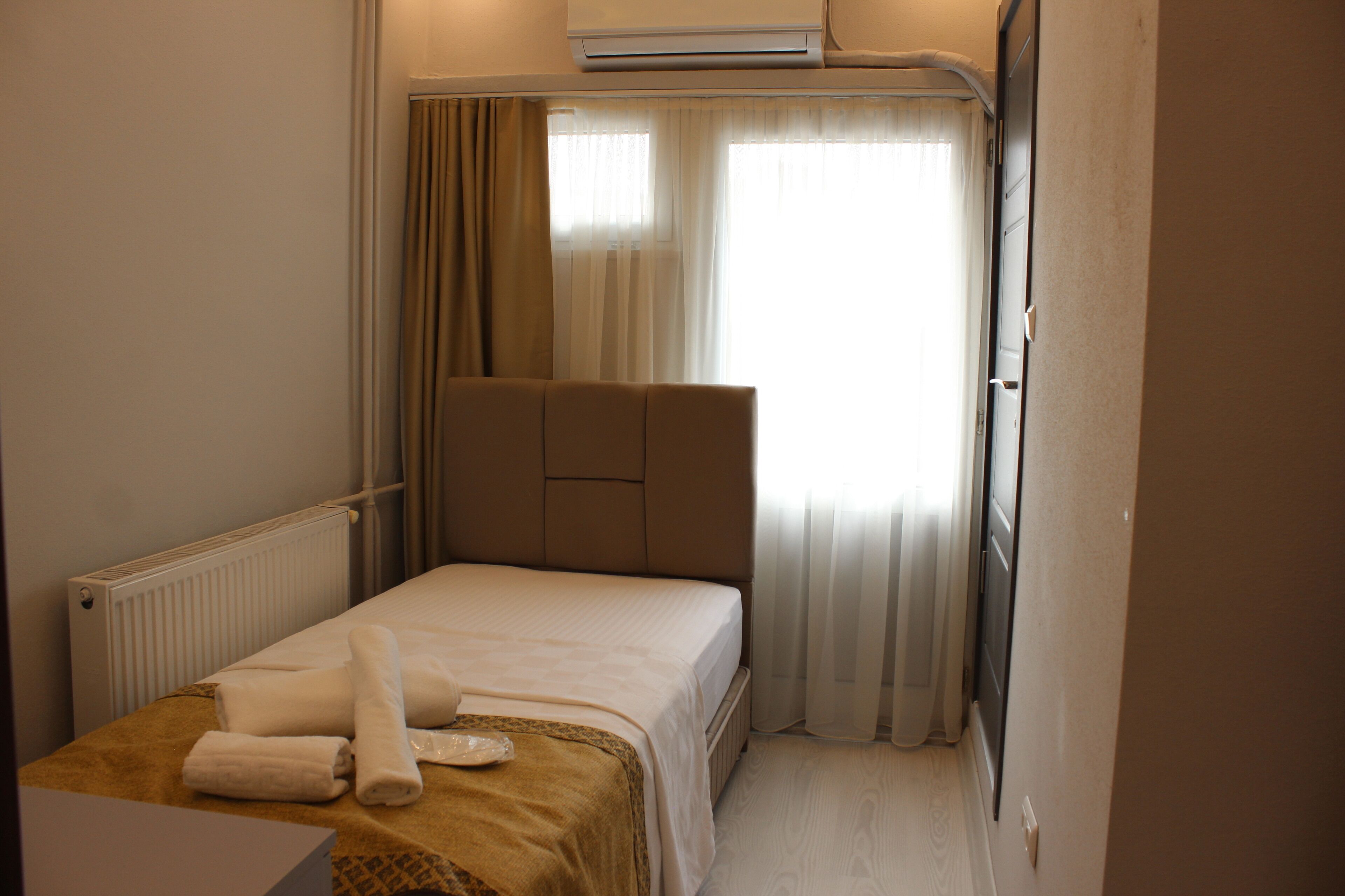 Class Hotel
