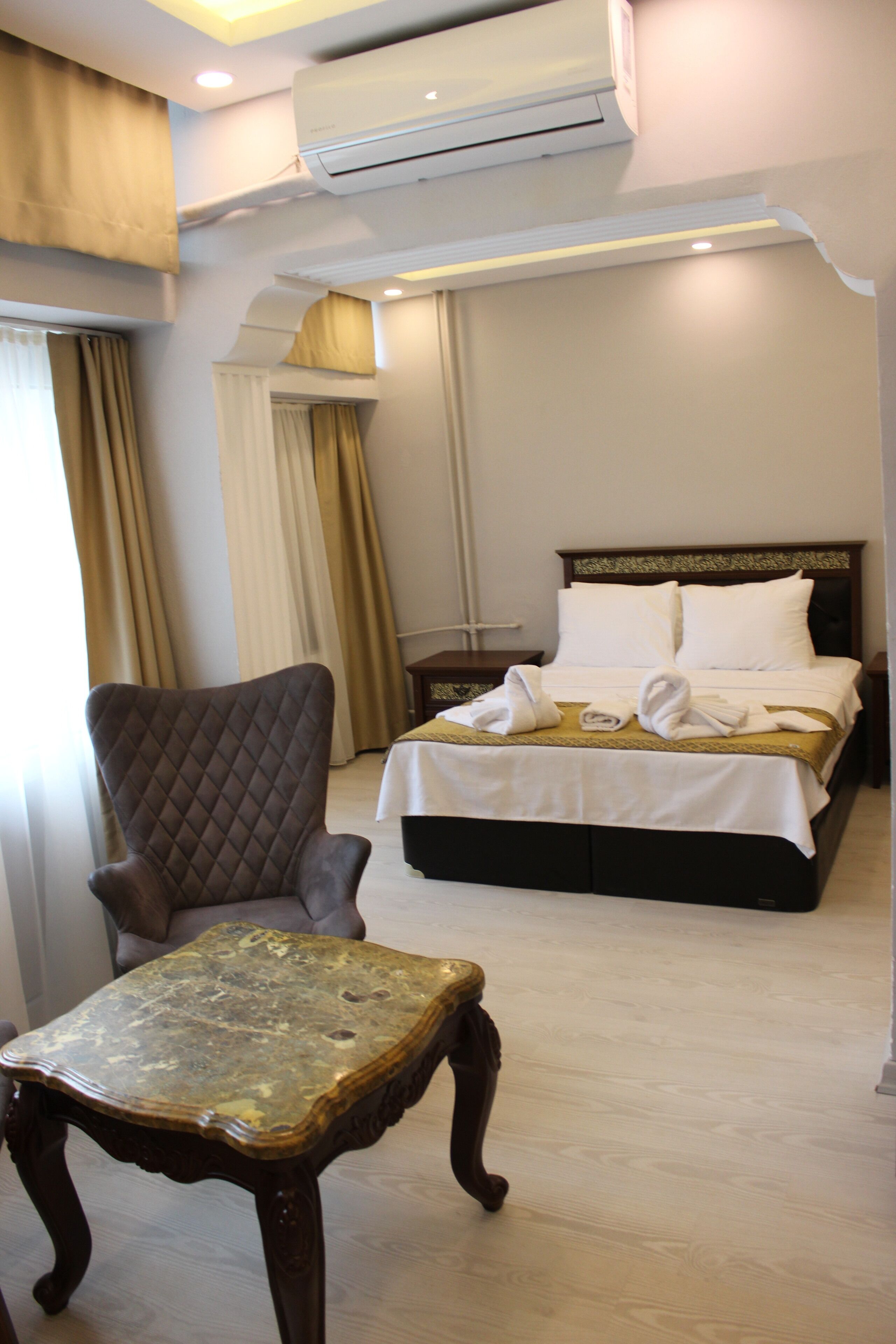 Class Hotel