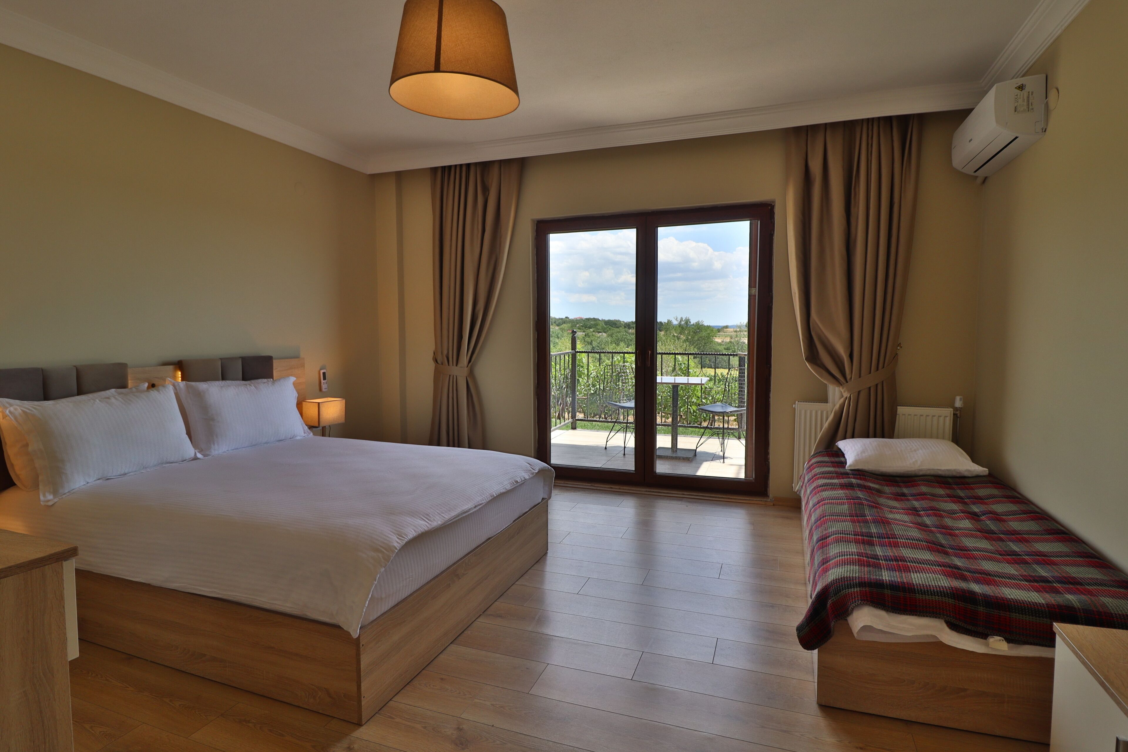 Dessera Vineyards Hotel