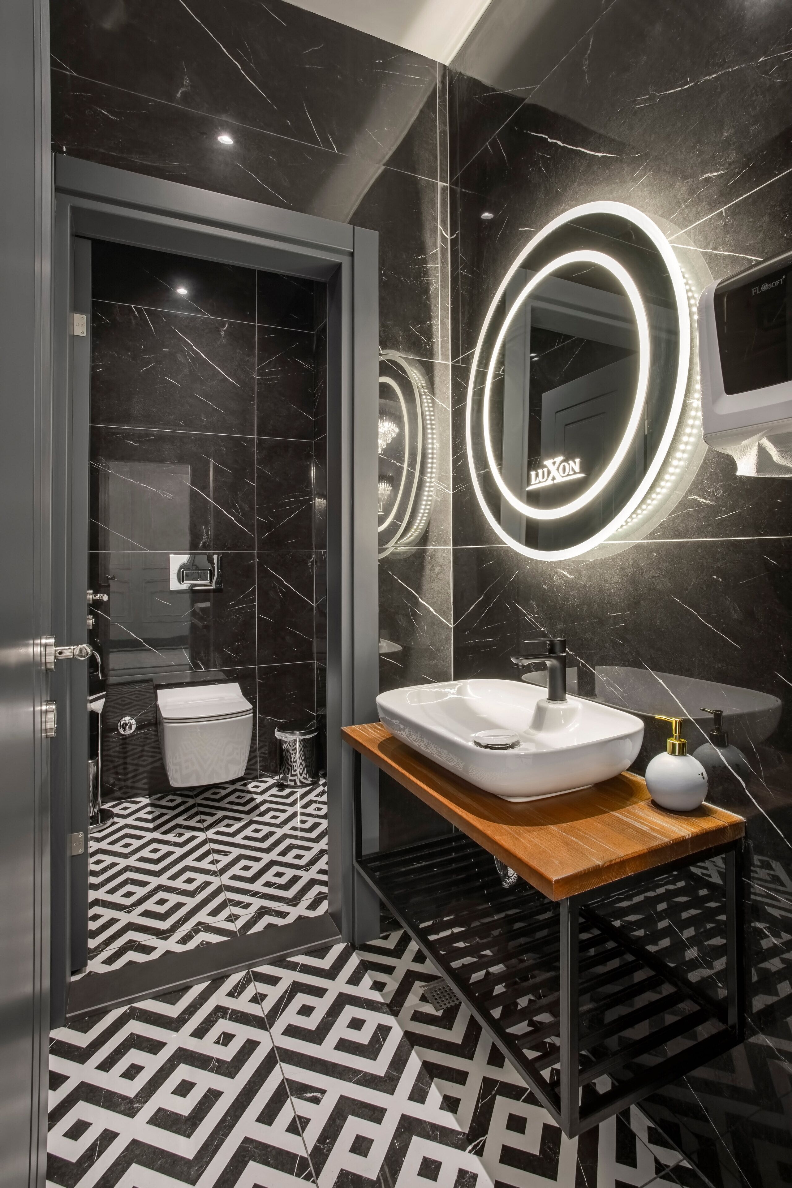 Luxon Hotel