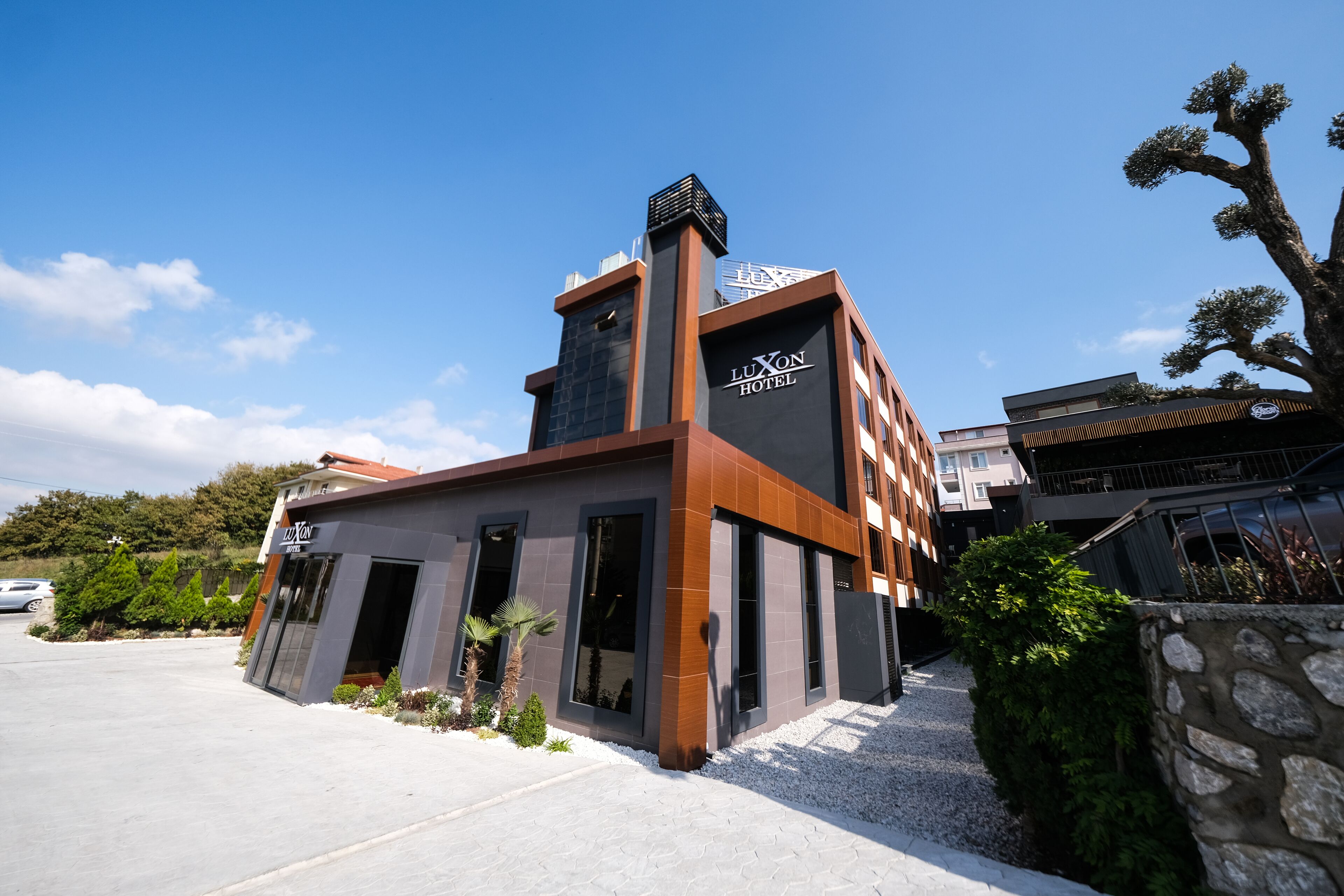 Luxon Hotel