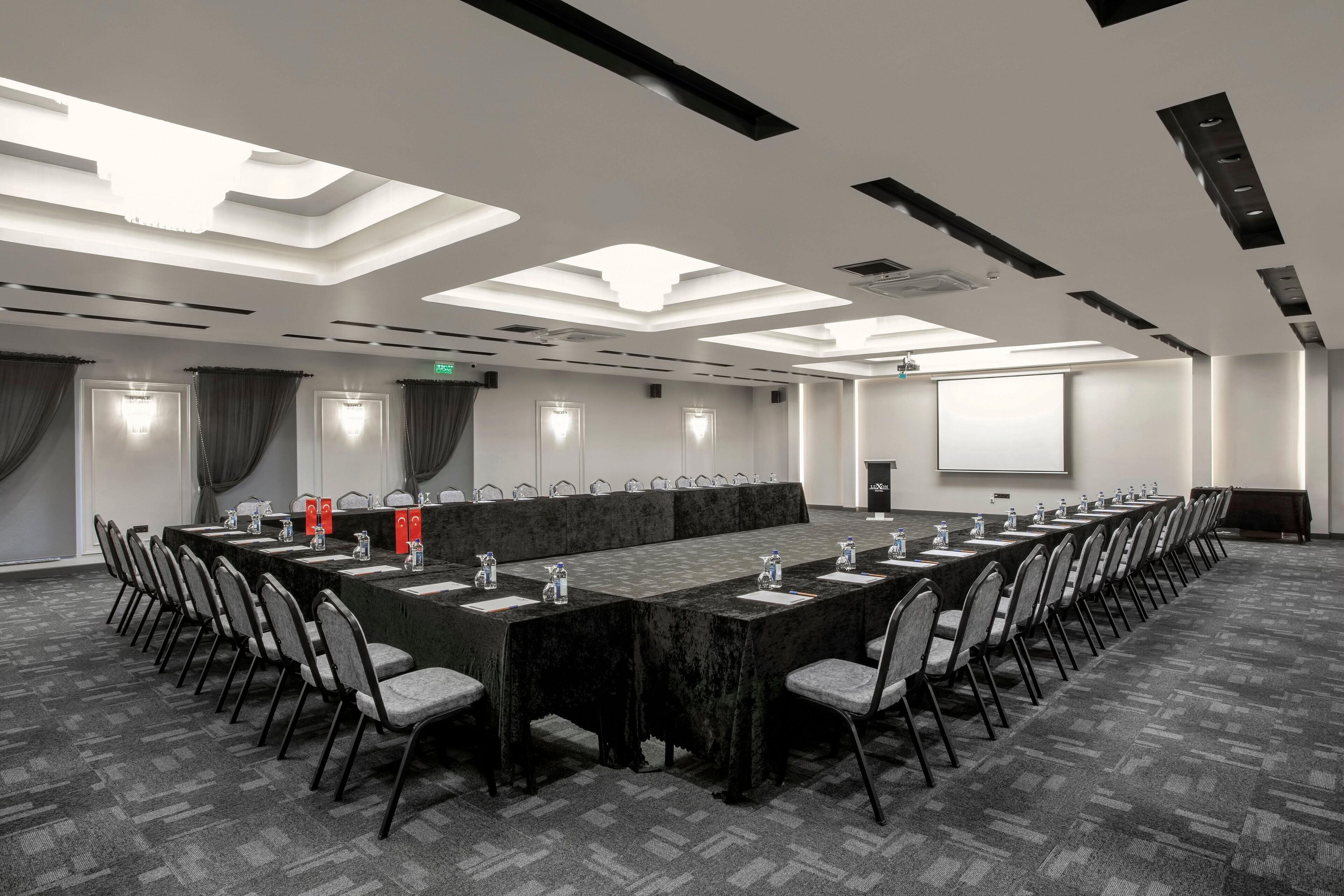 Luxon Hotel