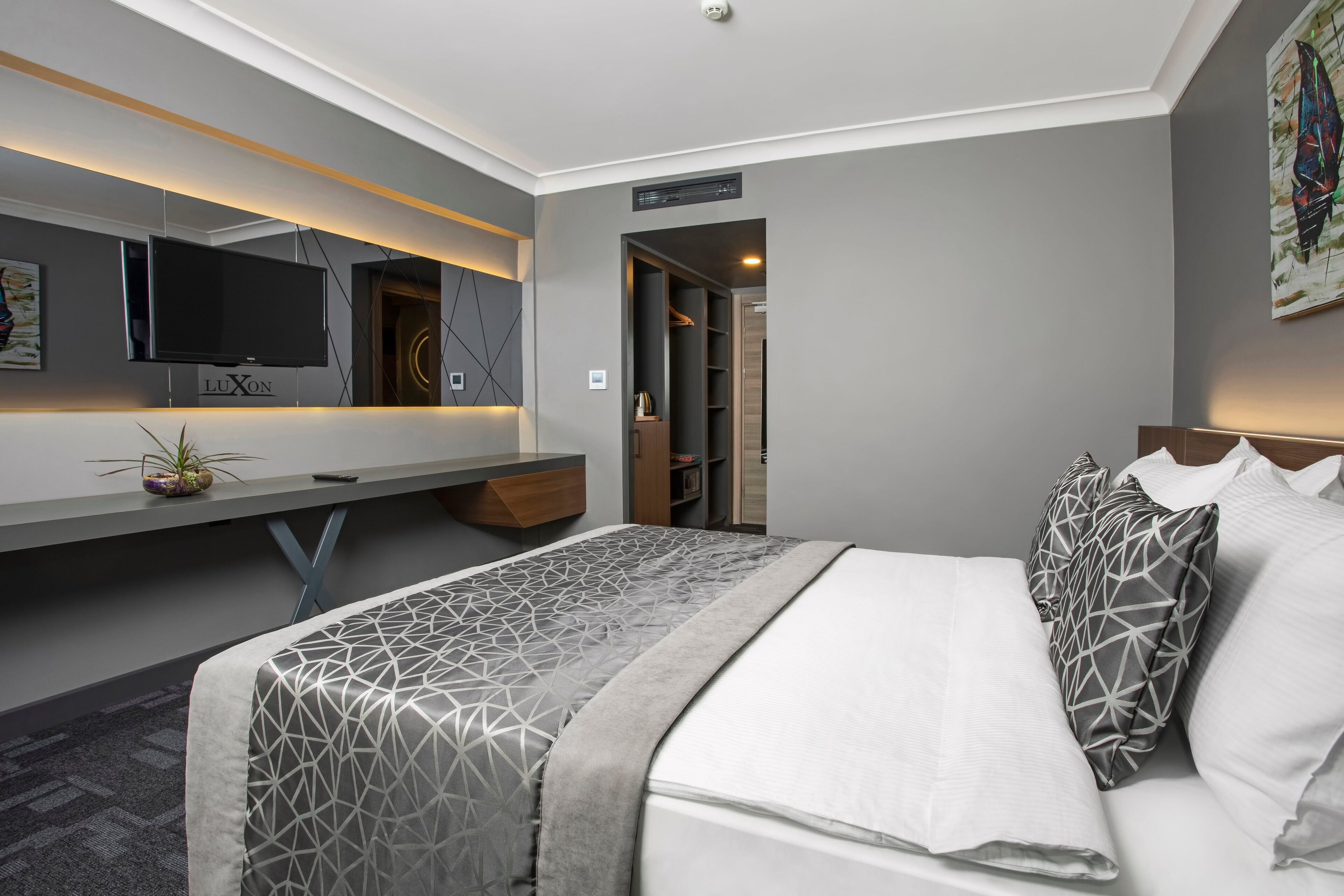 Luxon Hotel
