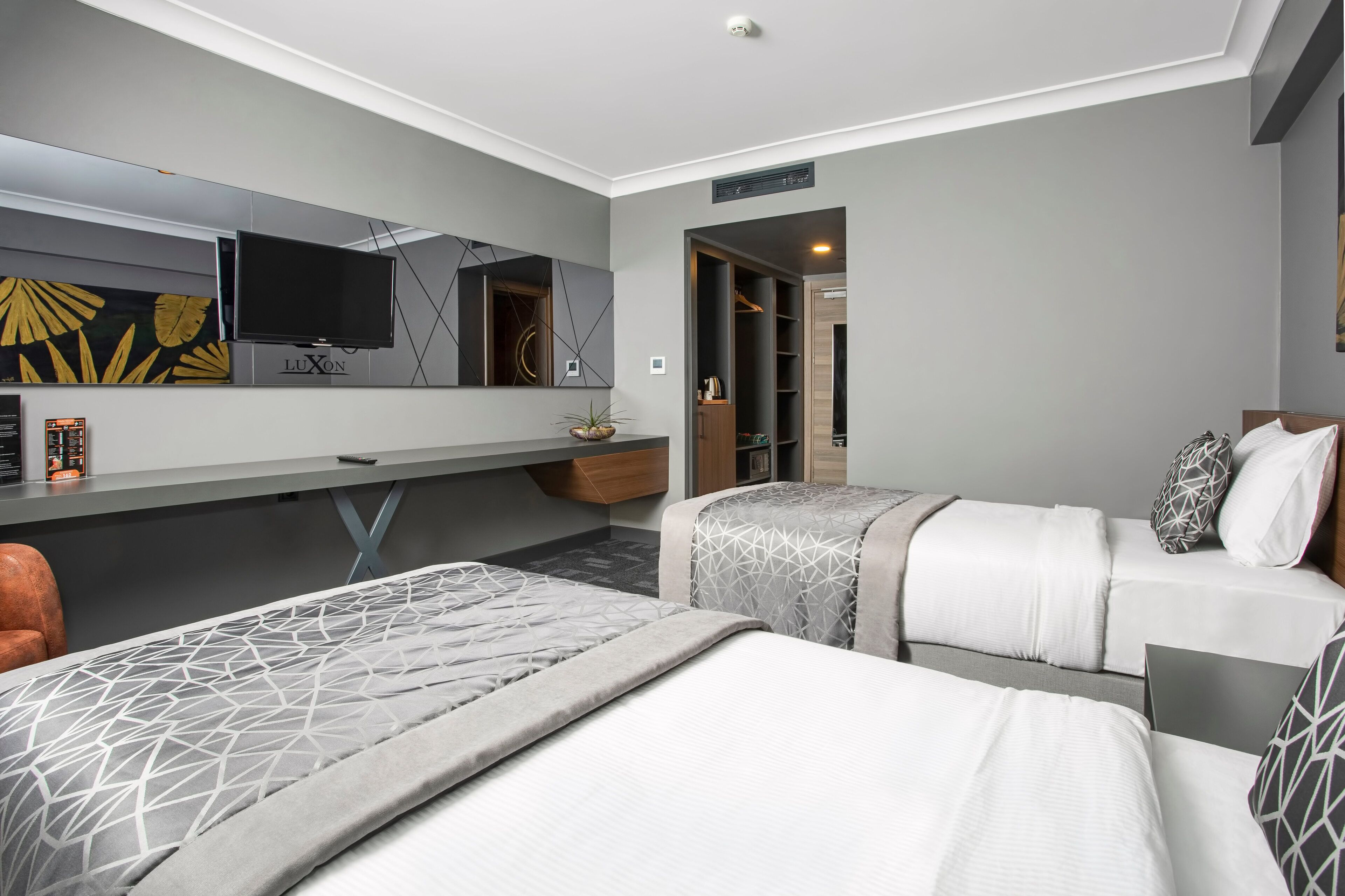 Luxon Hotel