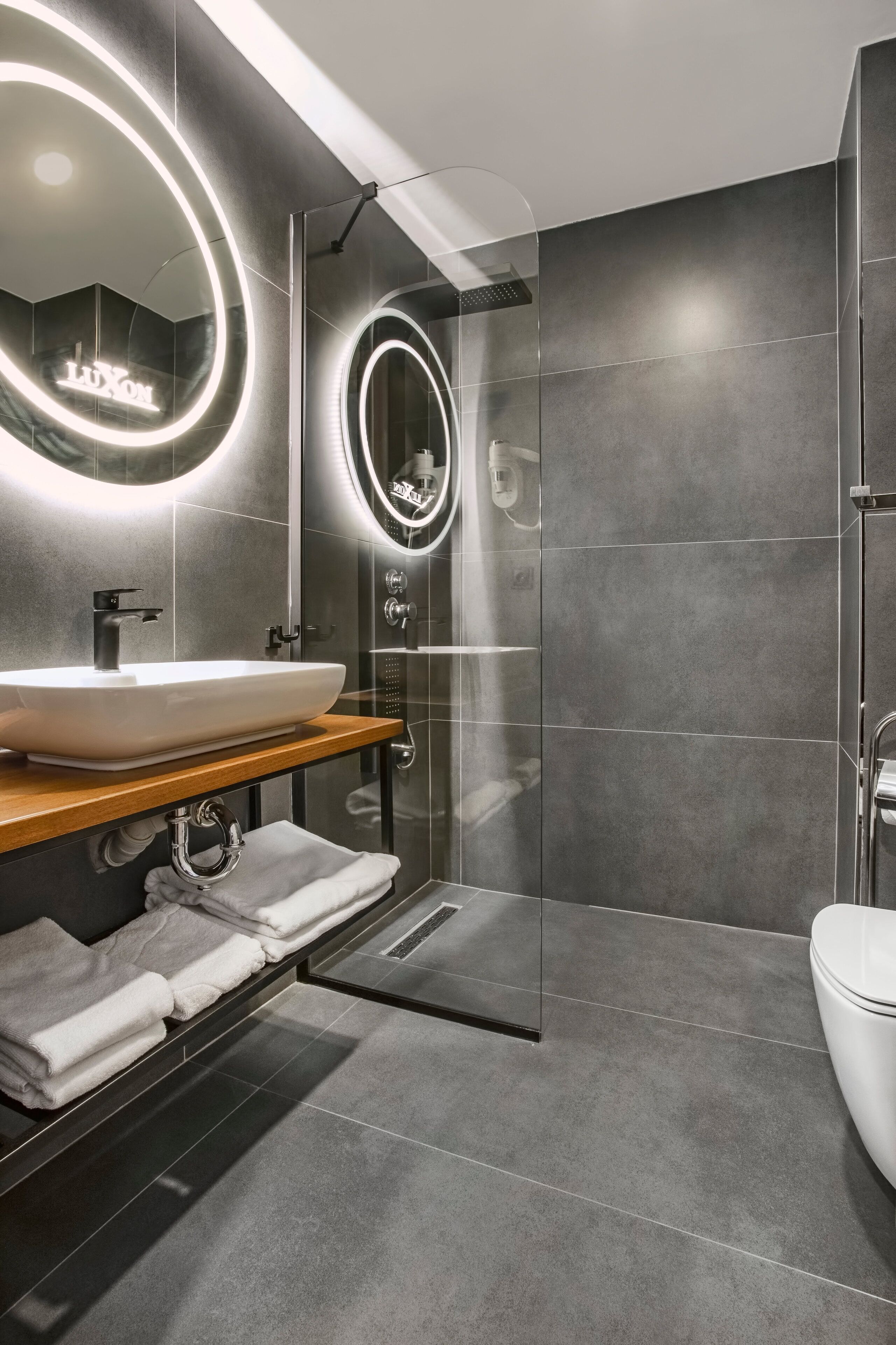 Luxon Hotel