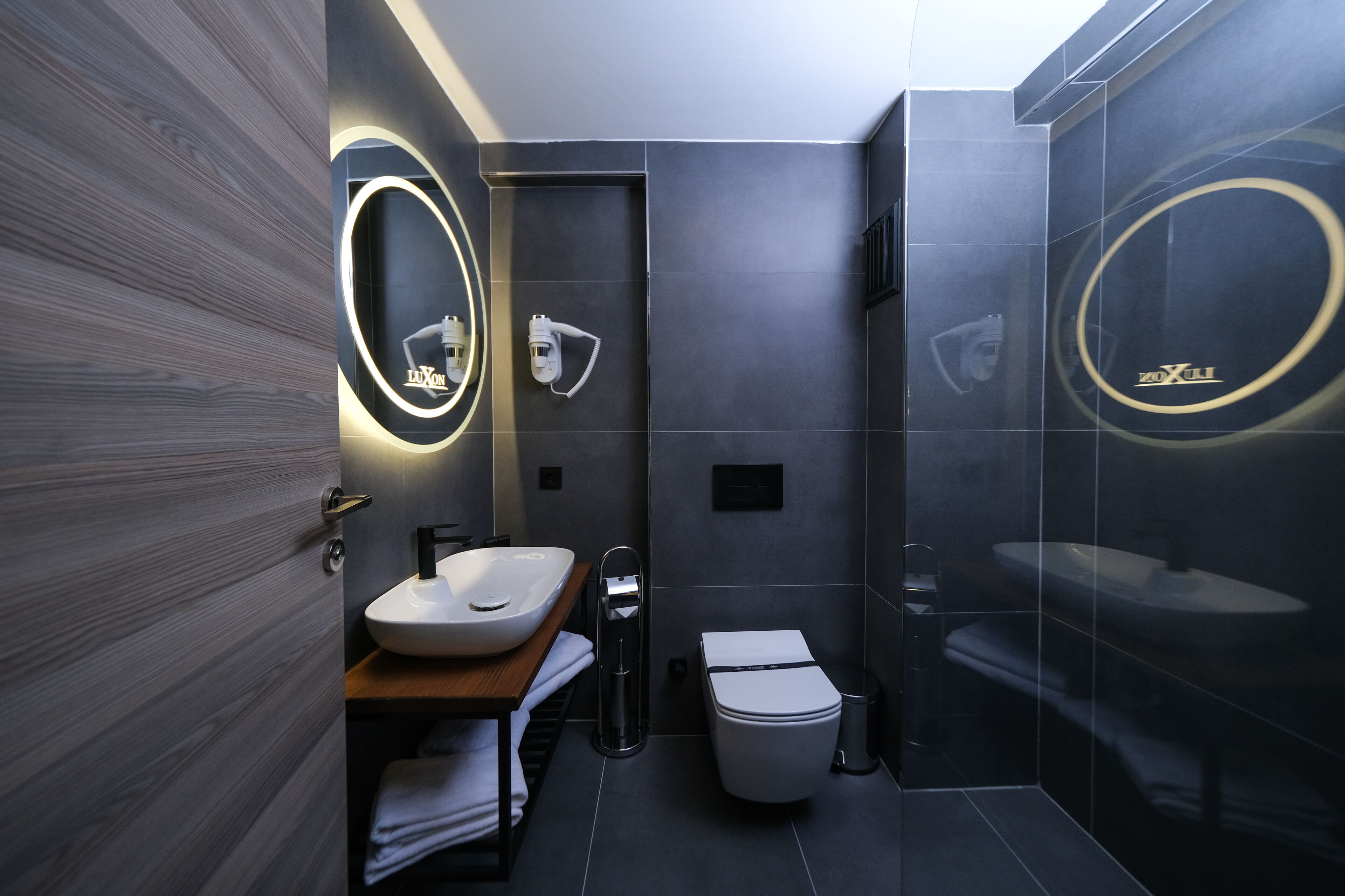 Luxon Hotel