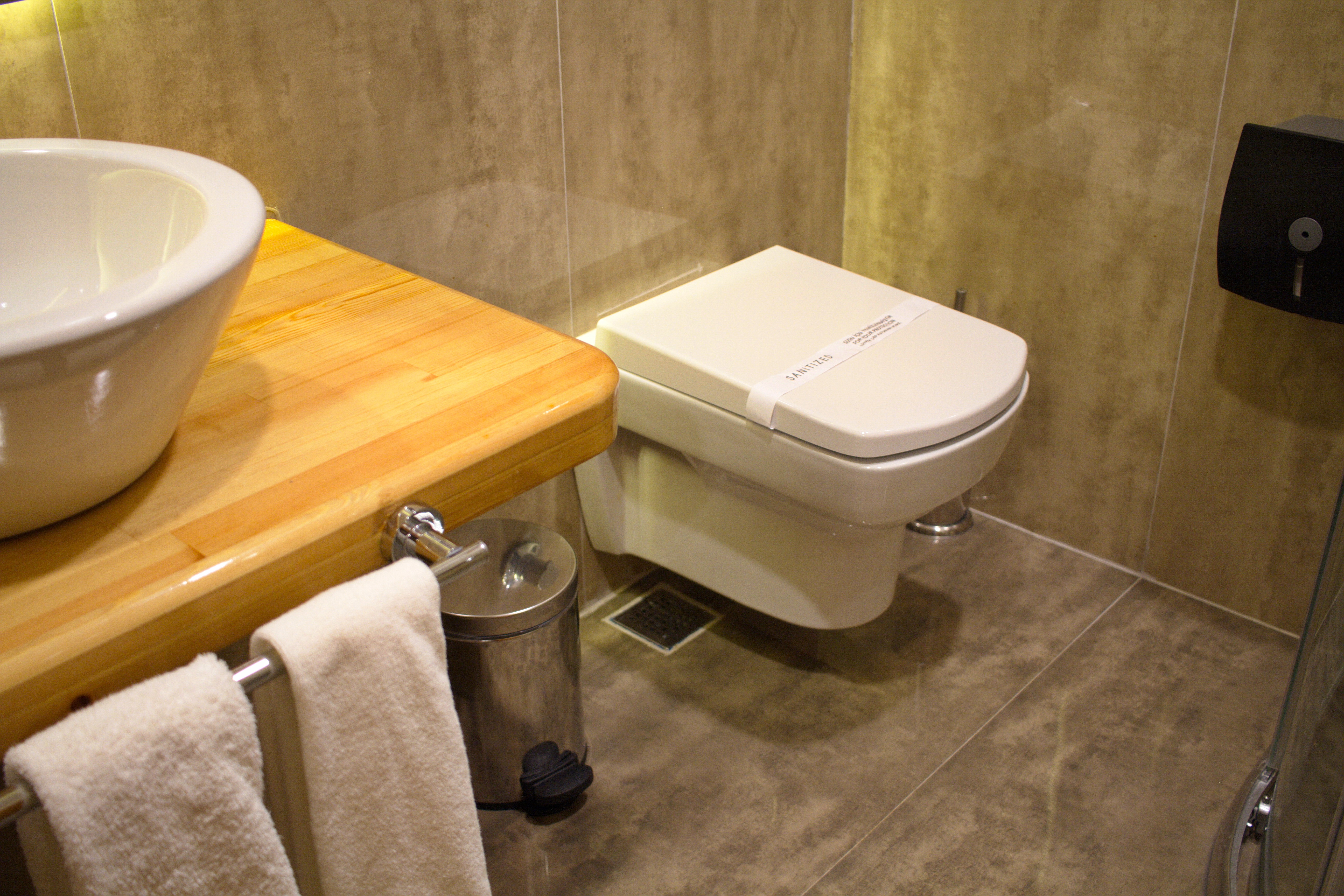 Roof 264 Hotel and Suites