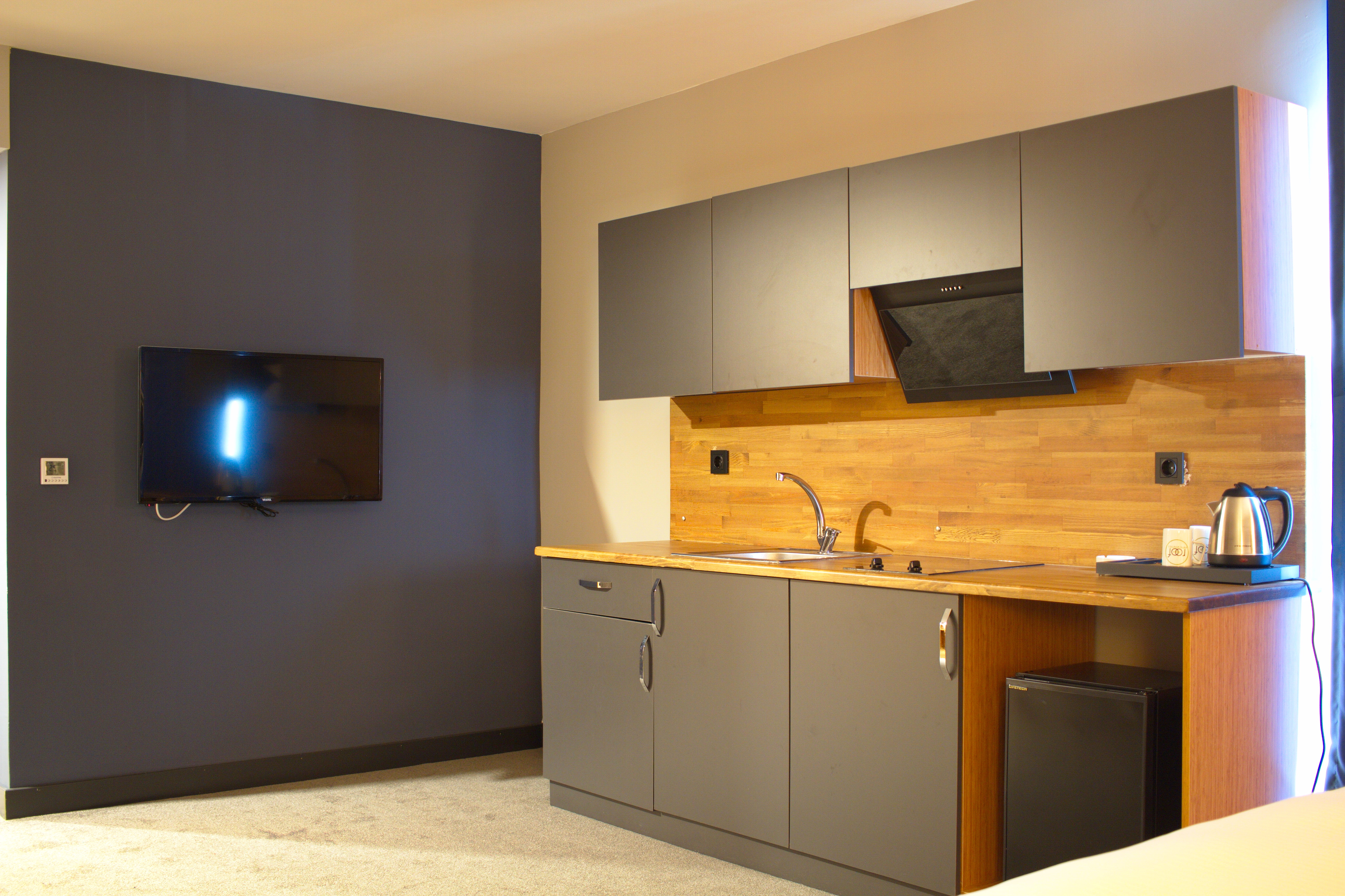 Roof 264 Hotel and Suites