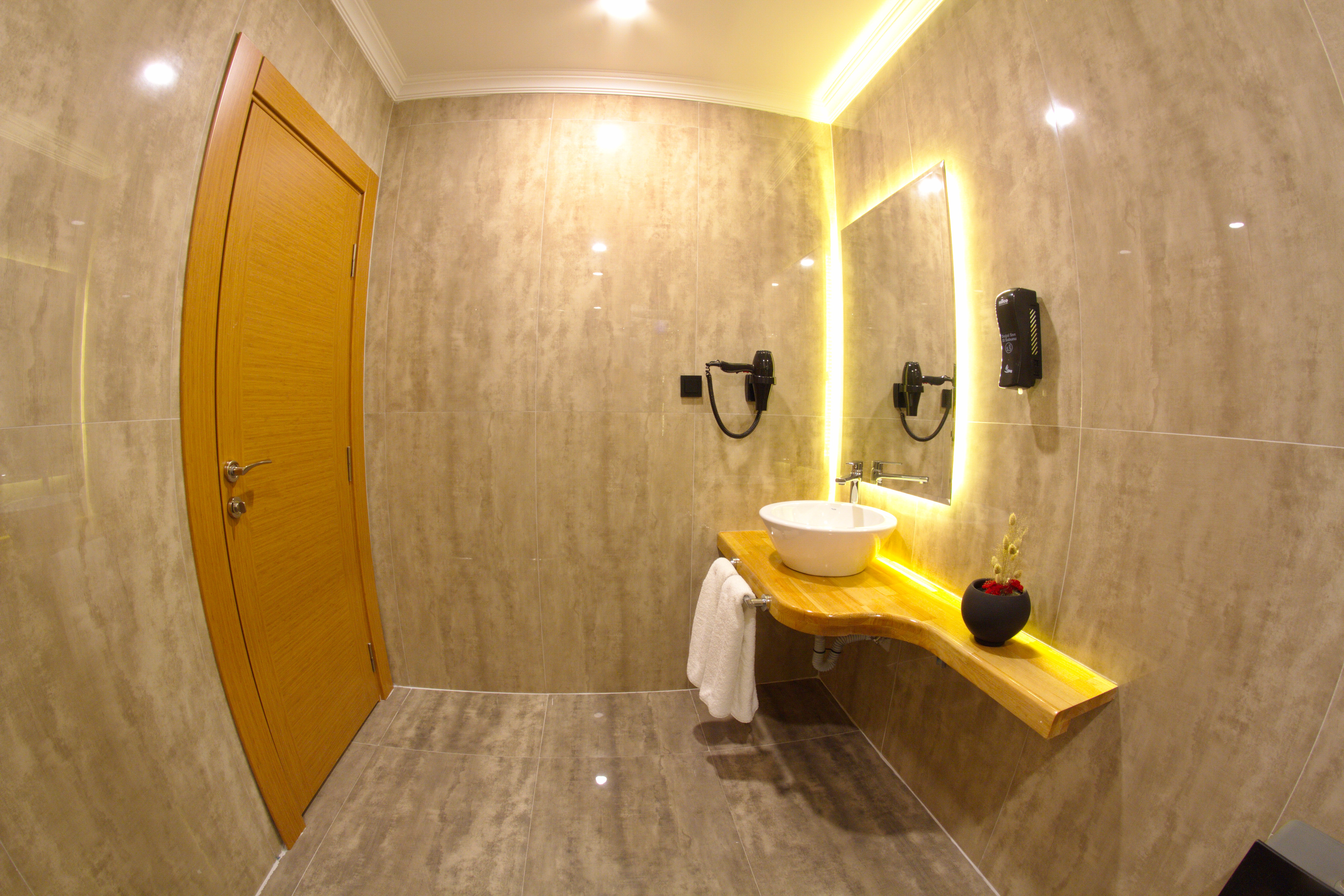 Roof 264 Hotel and Suites