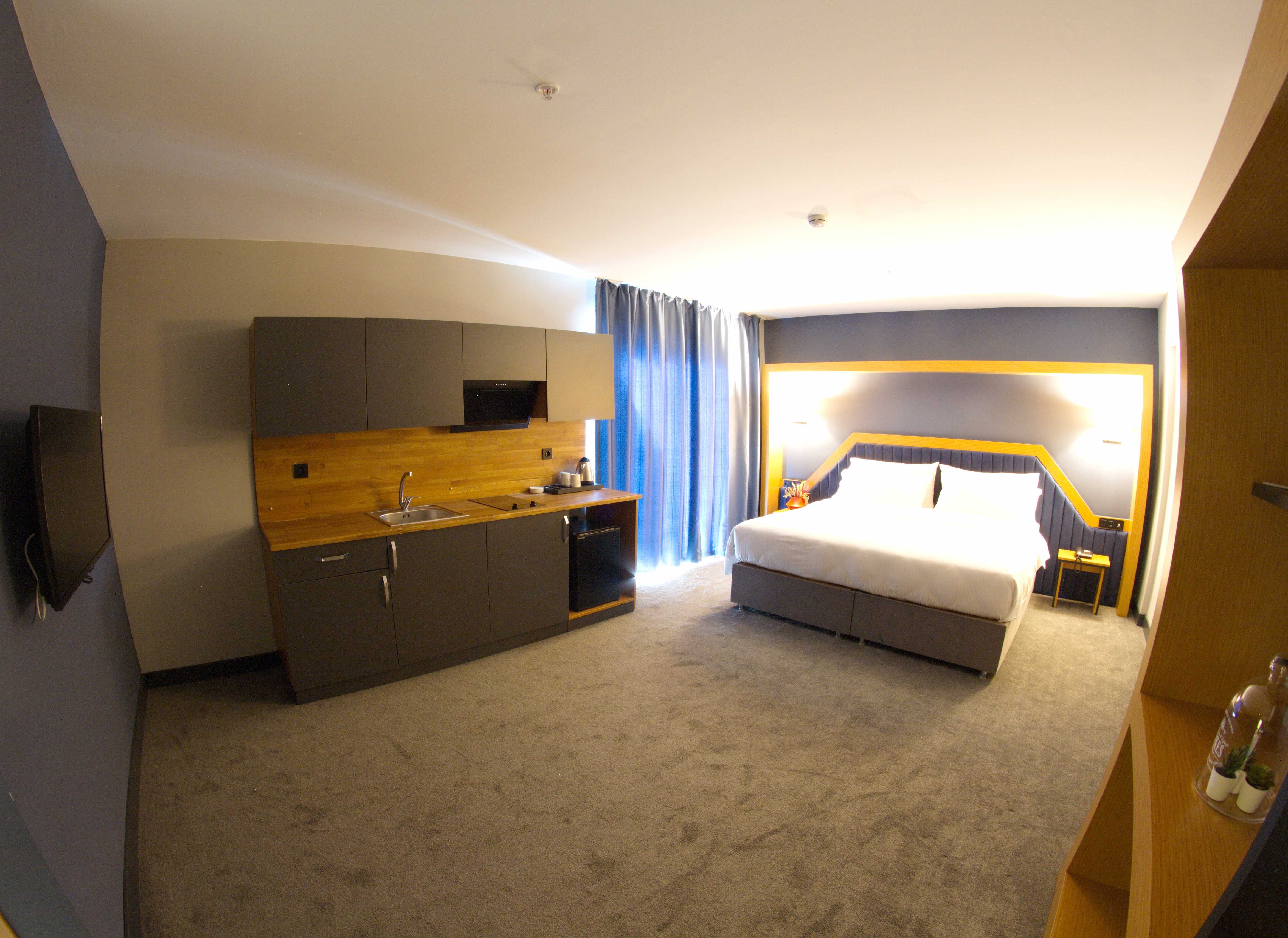 Roof 264 Hotel and Suites