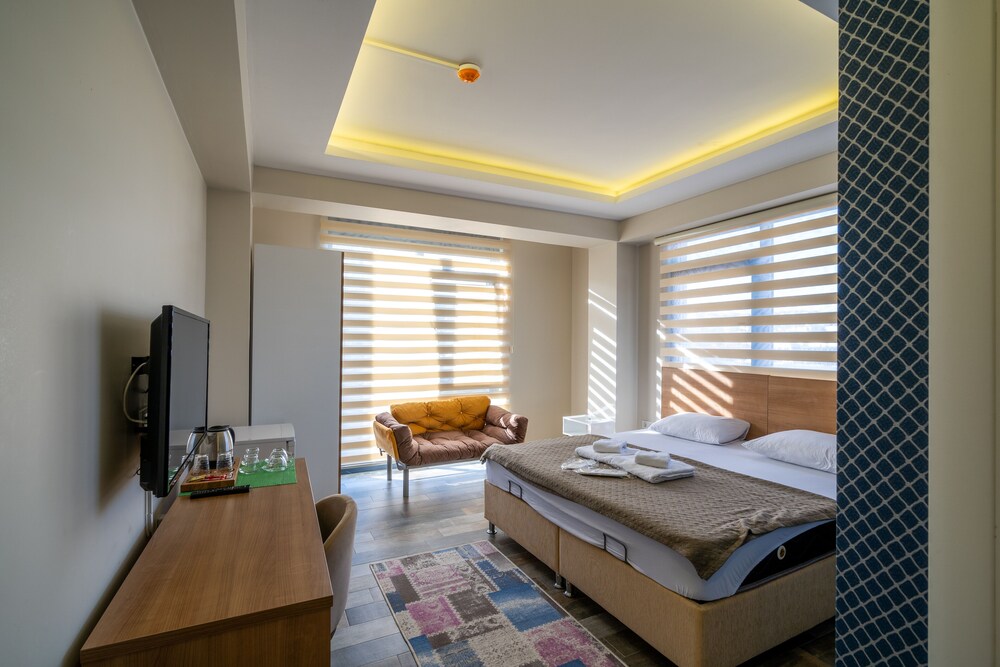 Sist 34 Suit Hotel