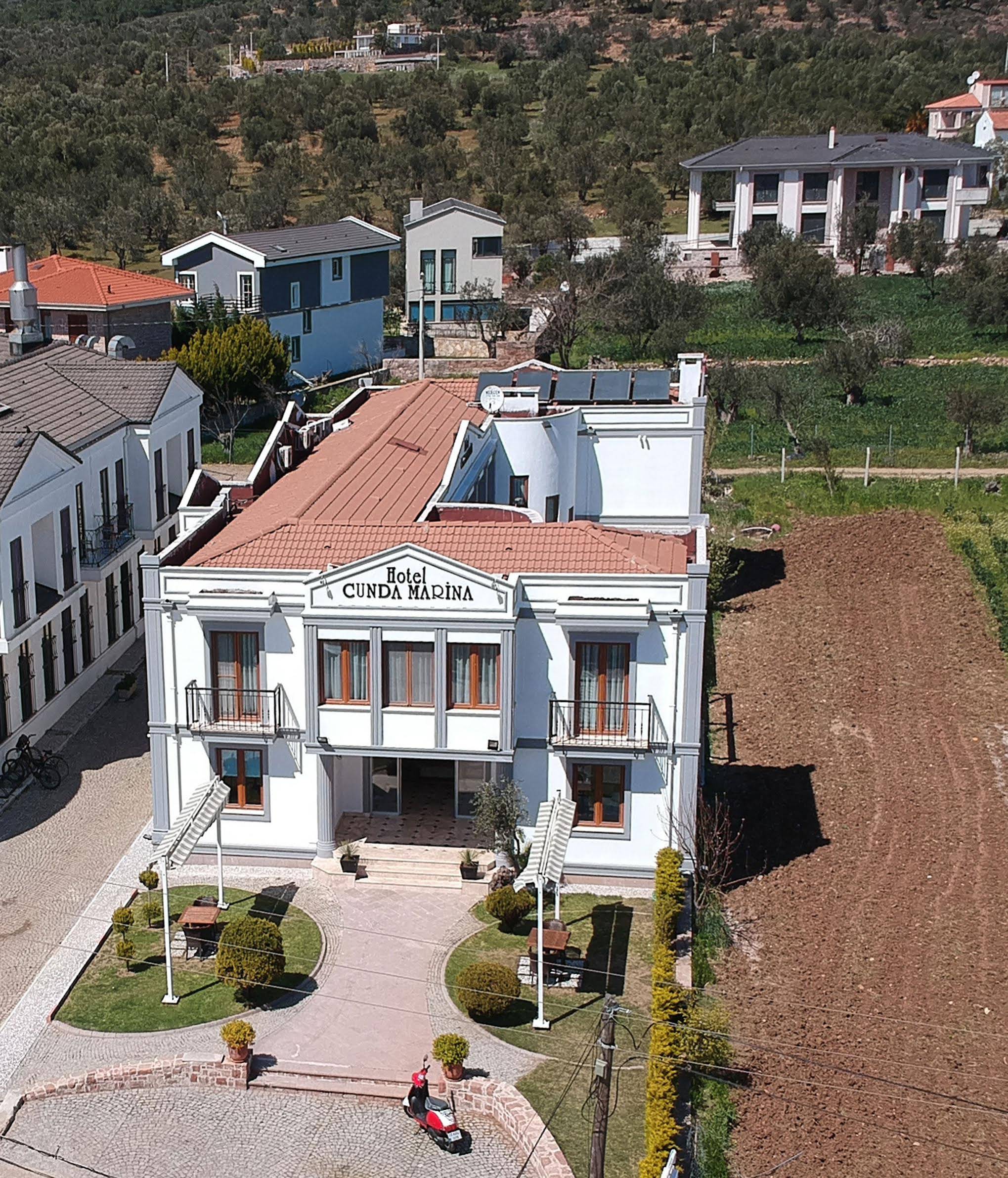 Ebruli Otel Cunda
