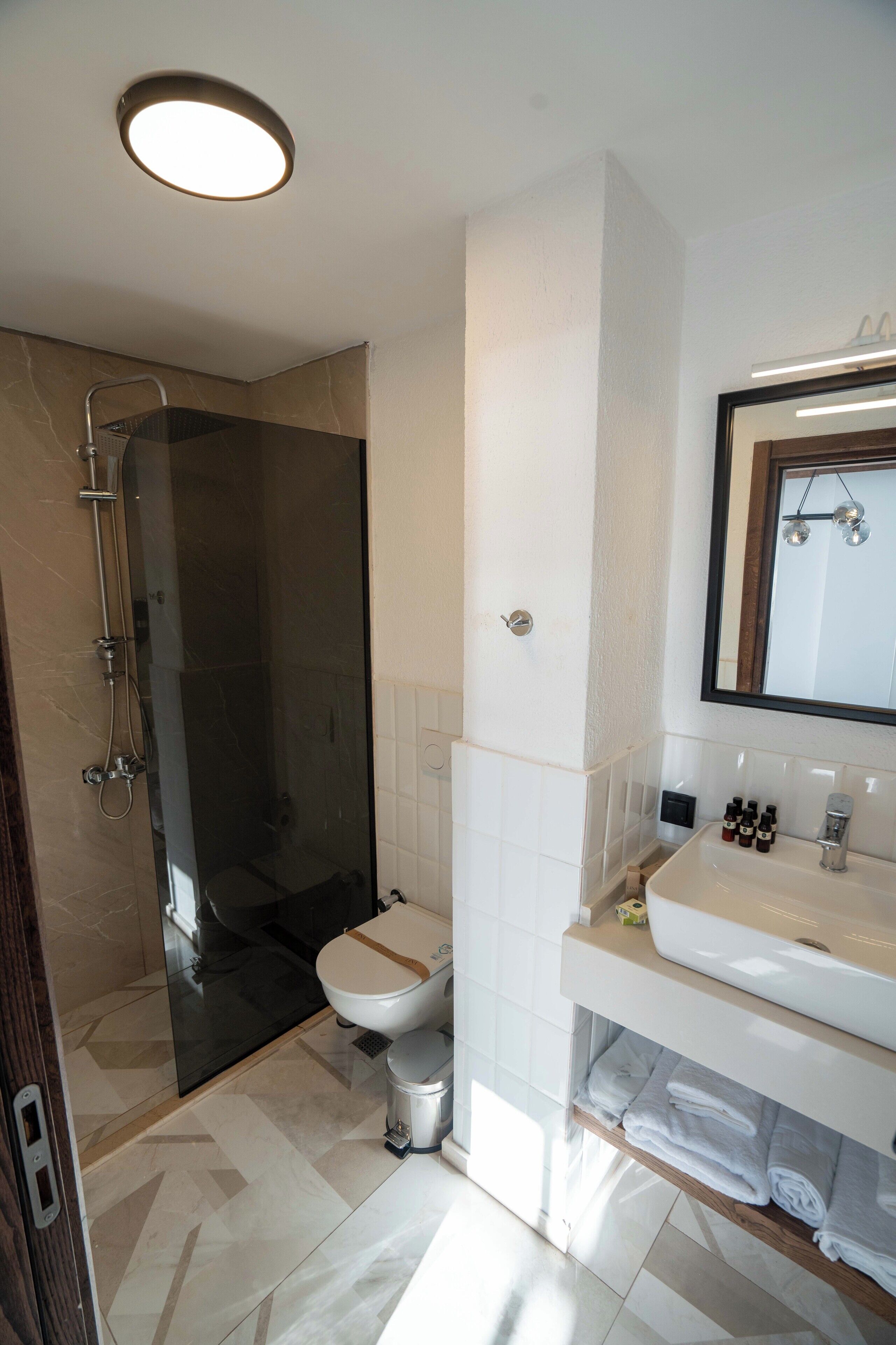Lina Guest House