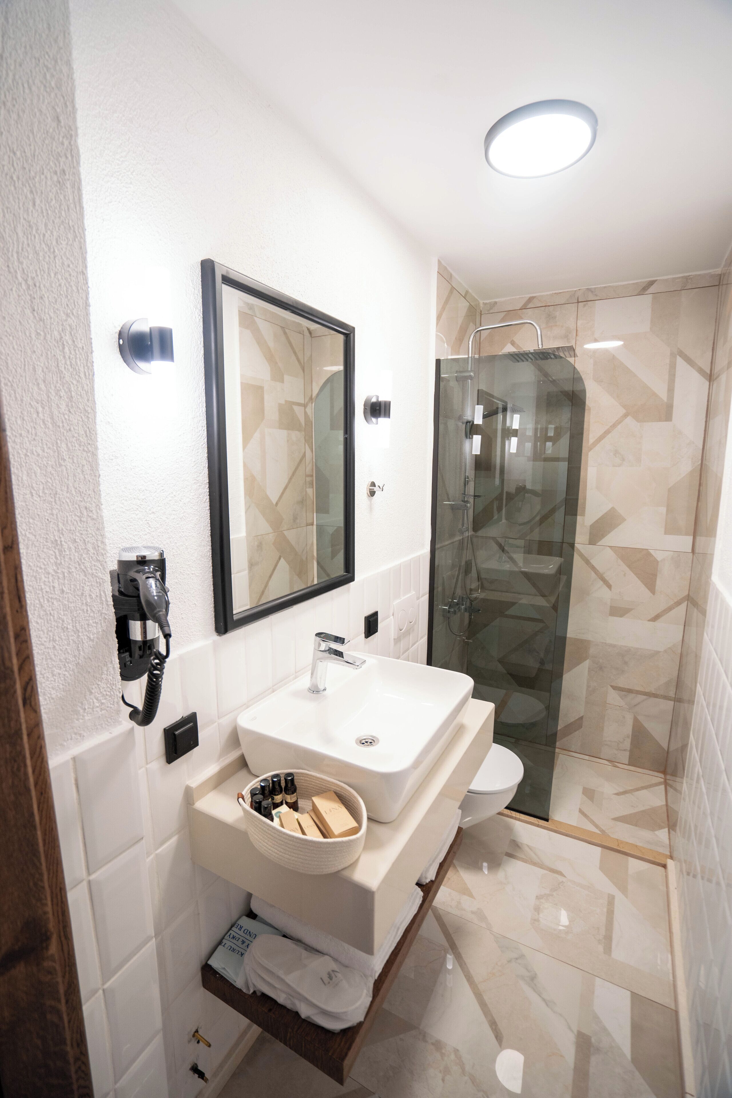 Lina Guest House