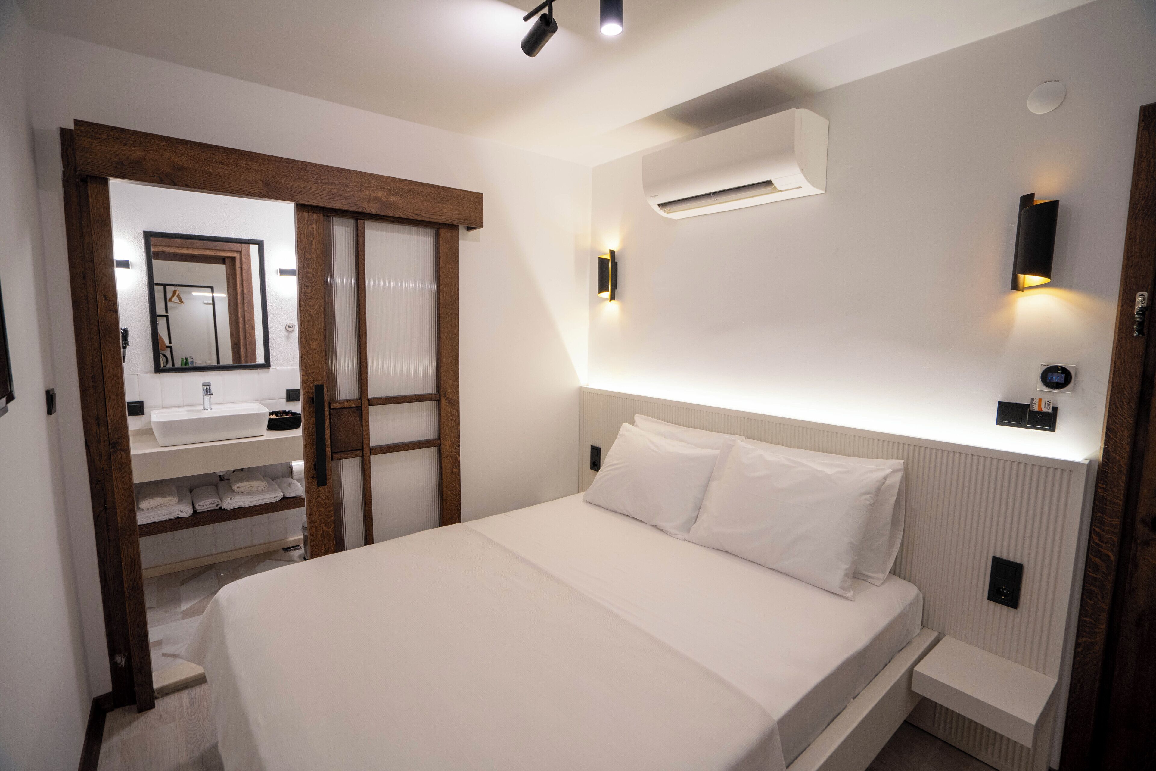 Lina Guest House