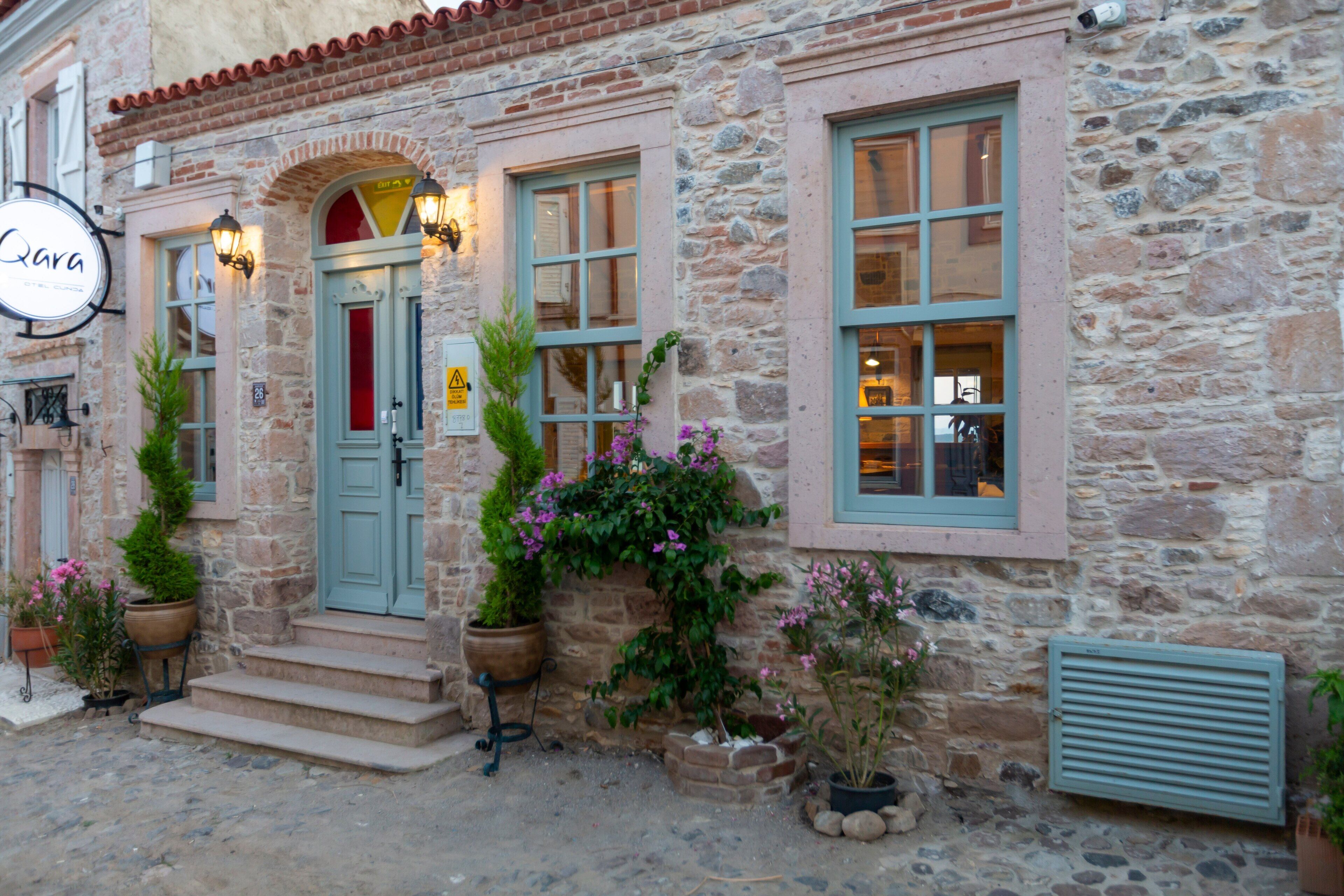 Qara Otel