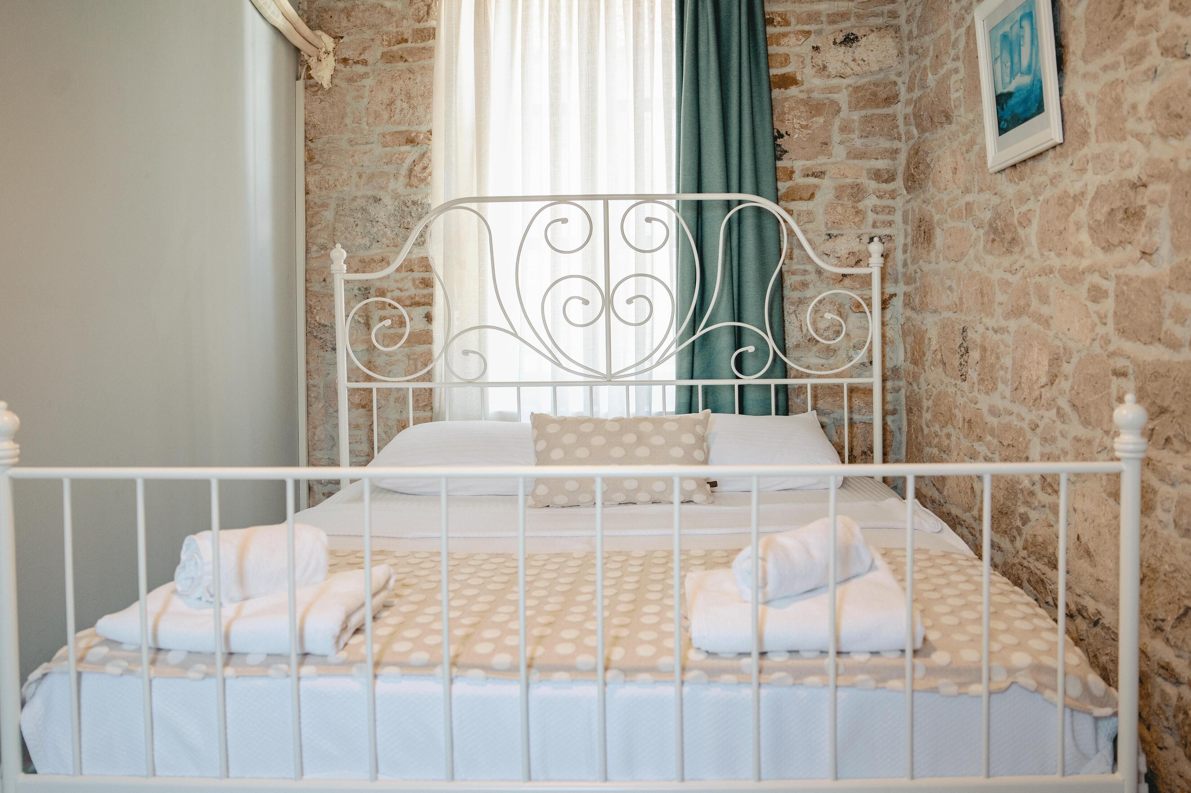 Qara Otel