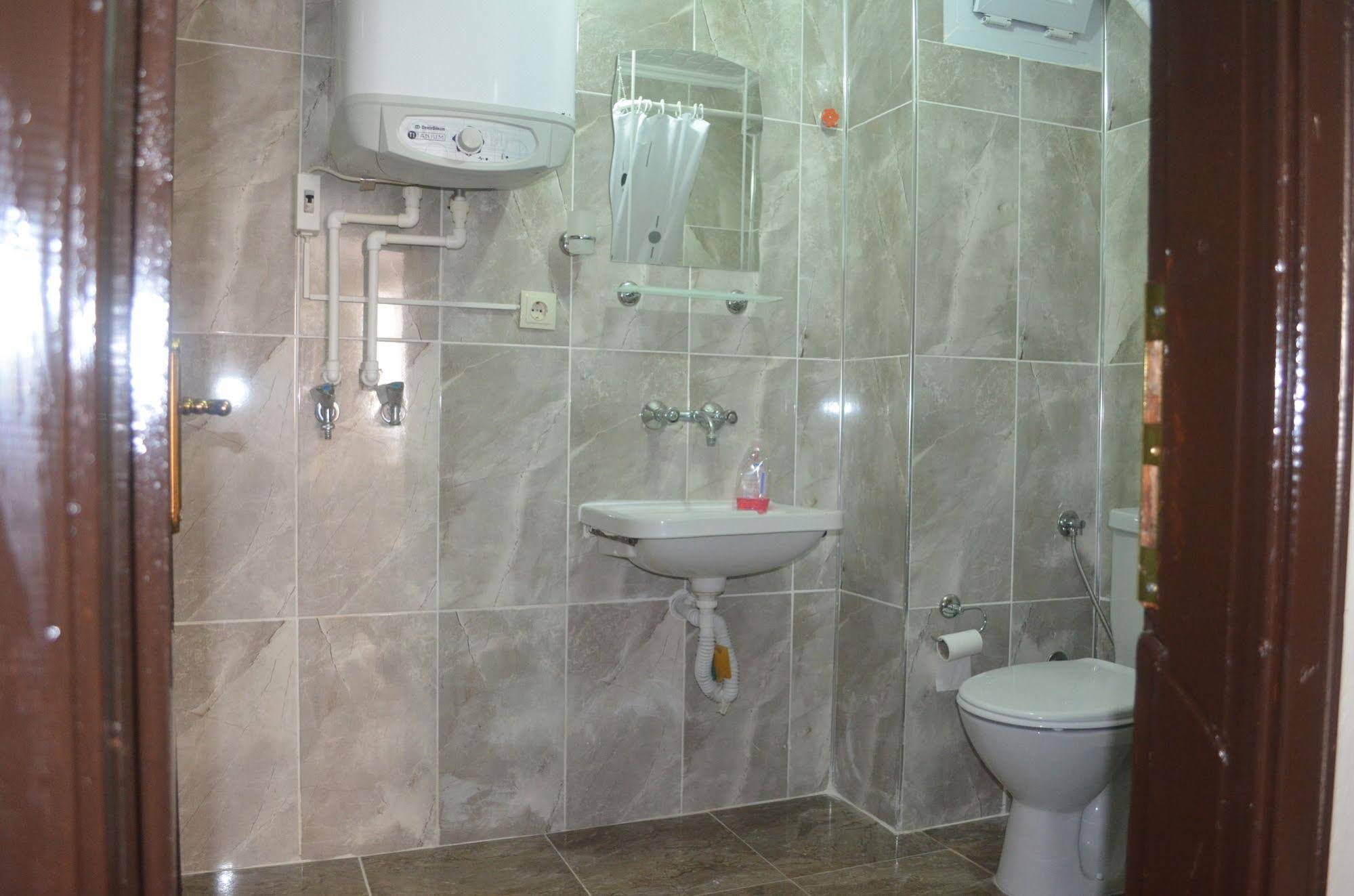 Yade Apart Pension